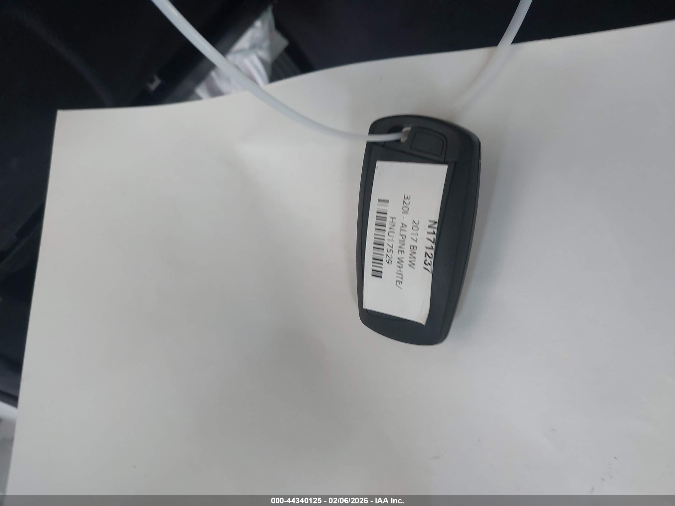 BMW 320I image 11