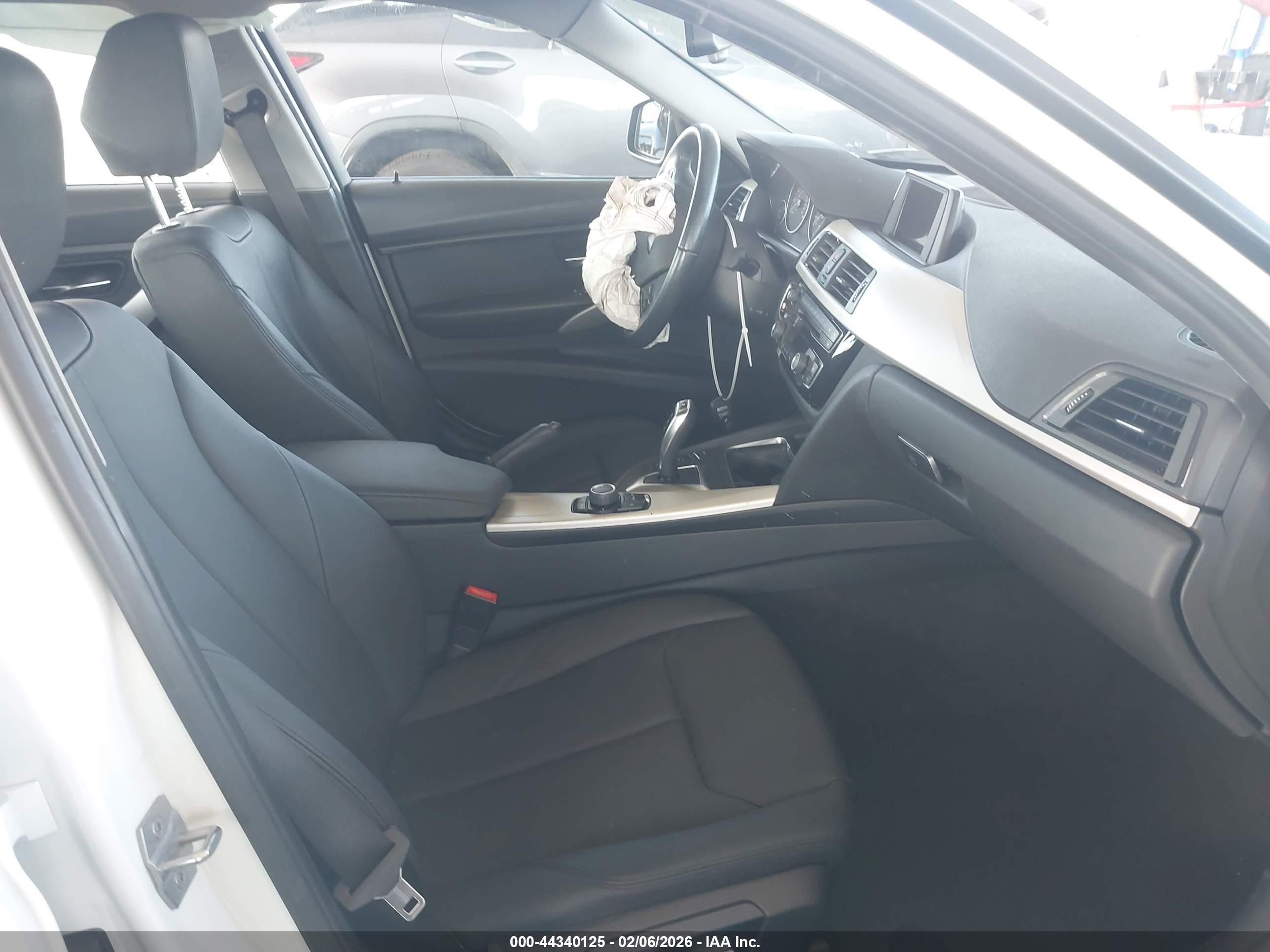 BMW 320I image 5