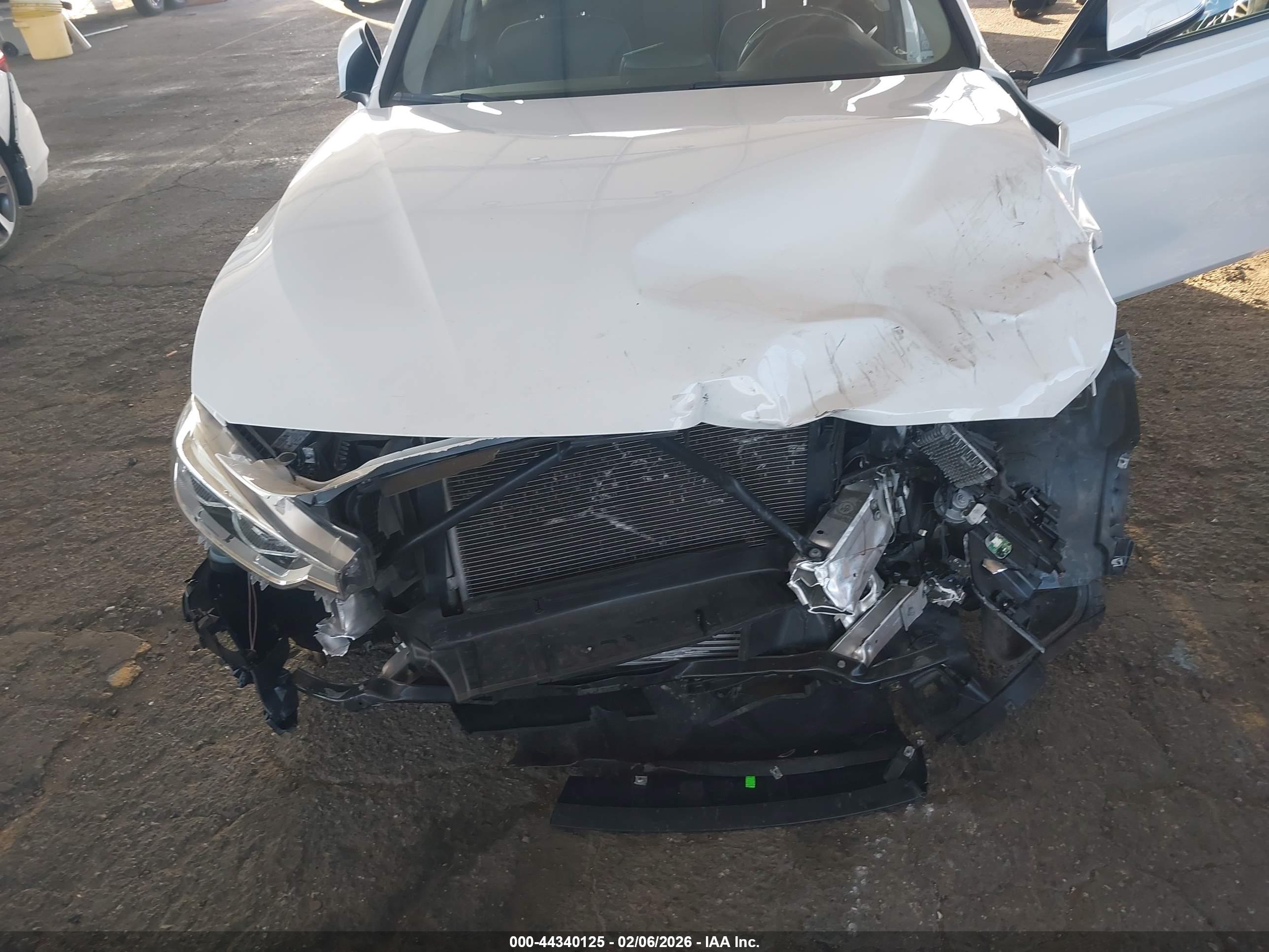 BMW 320I image 6