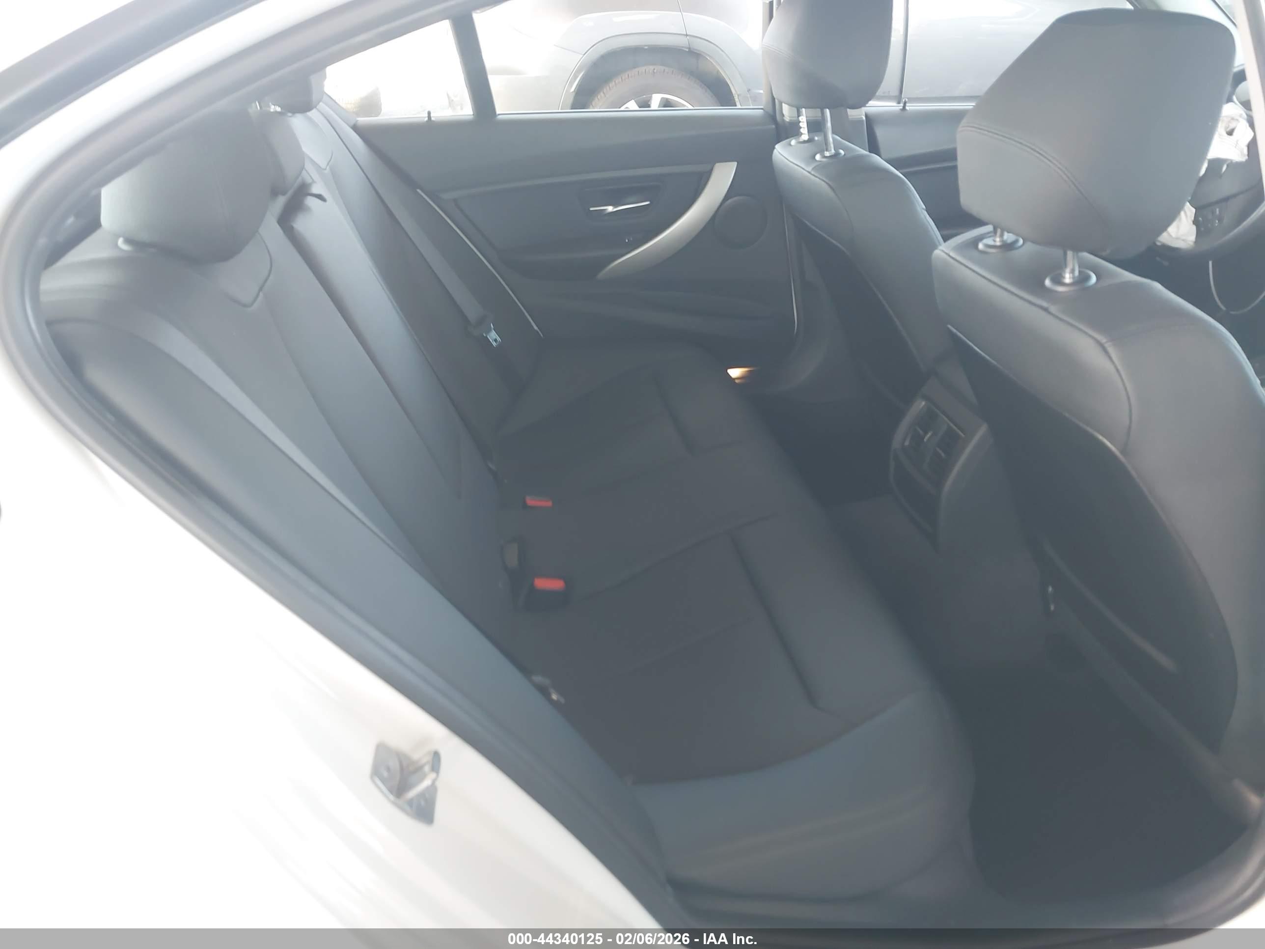 BMW 320I image 8