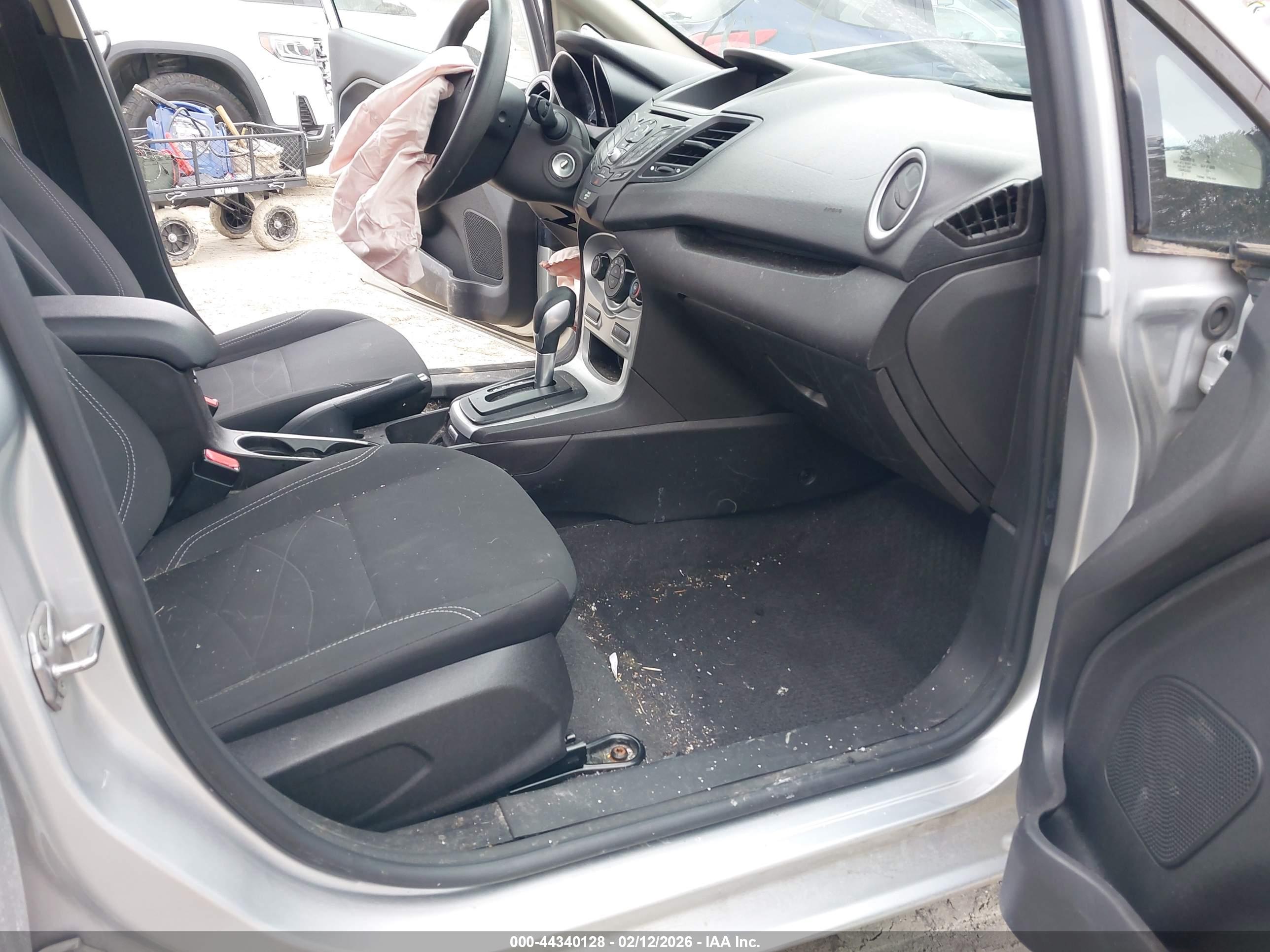 FORD FIESTA image 5