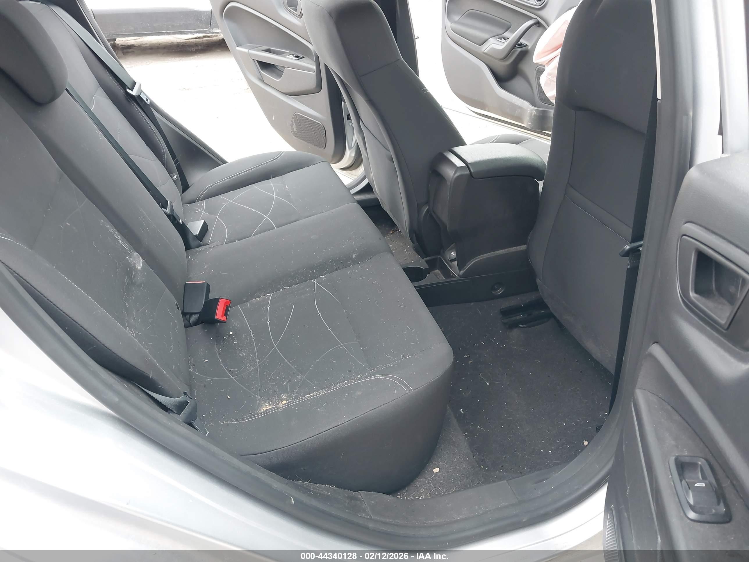 FORD FIESTA image 8