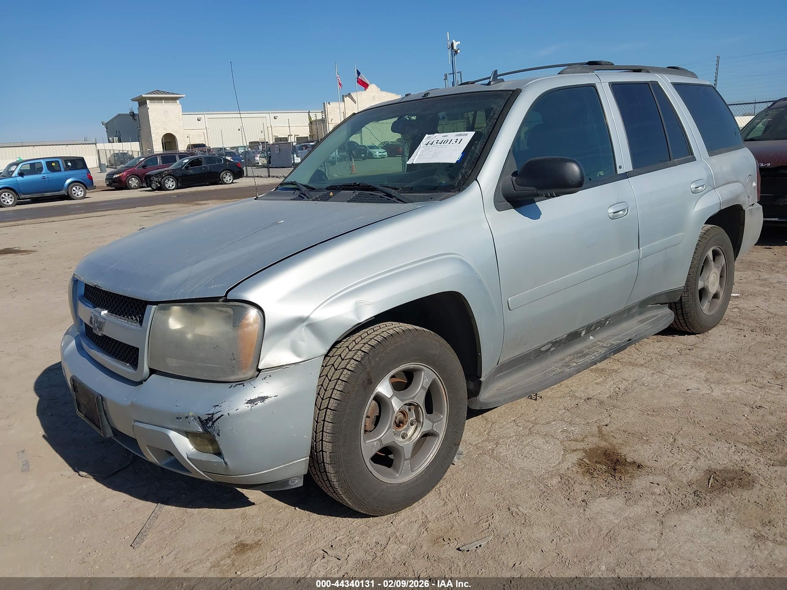 CHEVROLET TRAILBLAZER image 2
