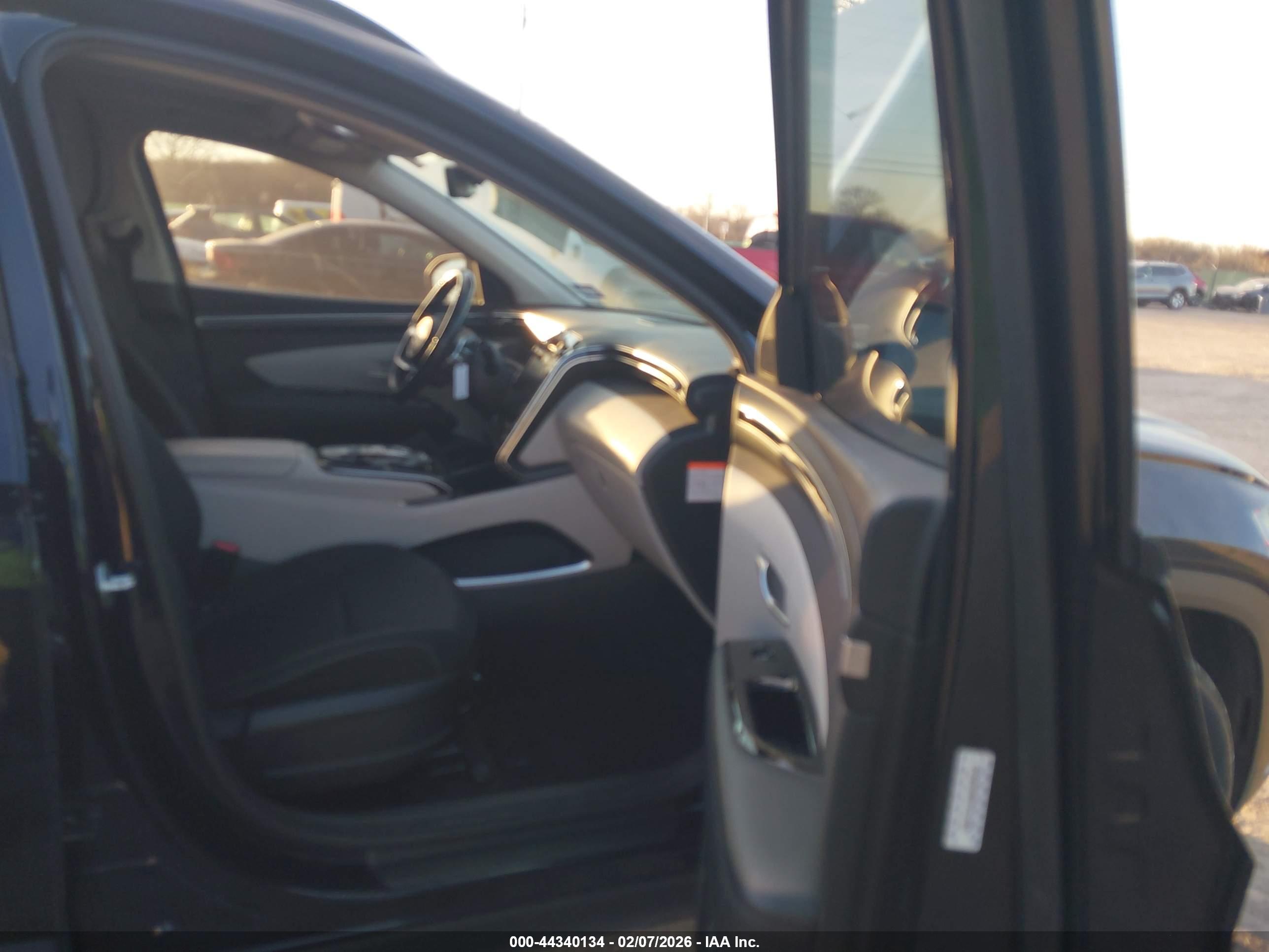 HYUNDAI TUCSON image 5