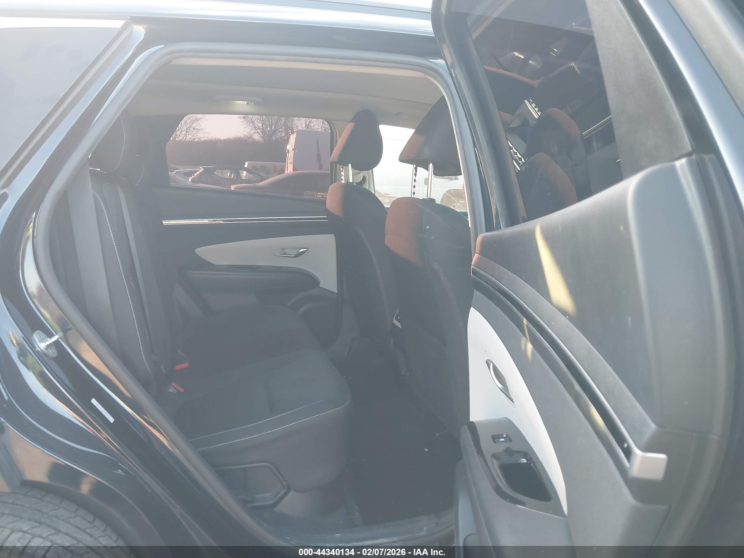 HYUNDAI TUCSON image 8