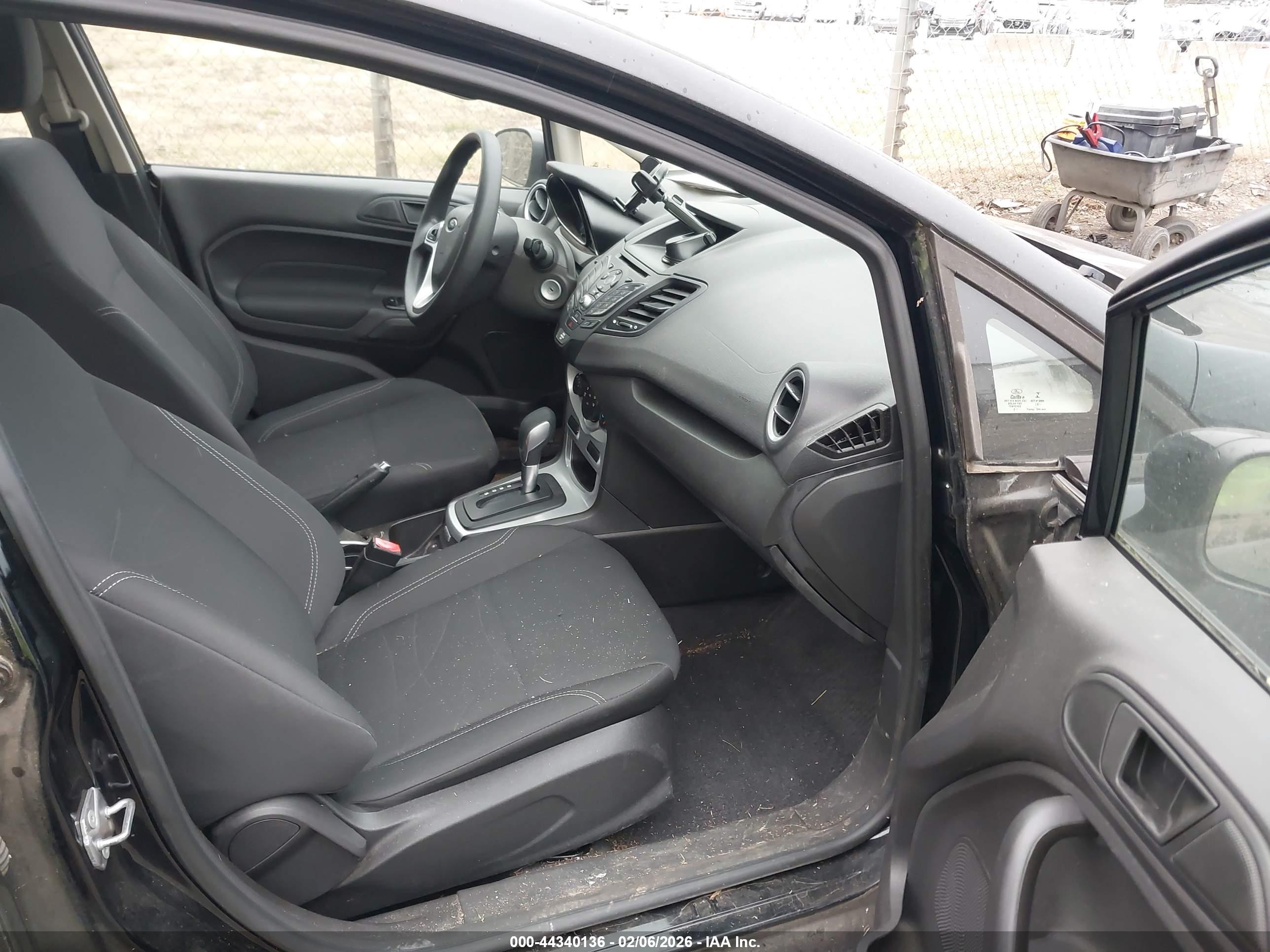 FORD FIESTA image 5