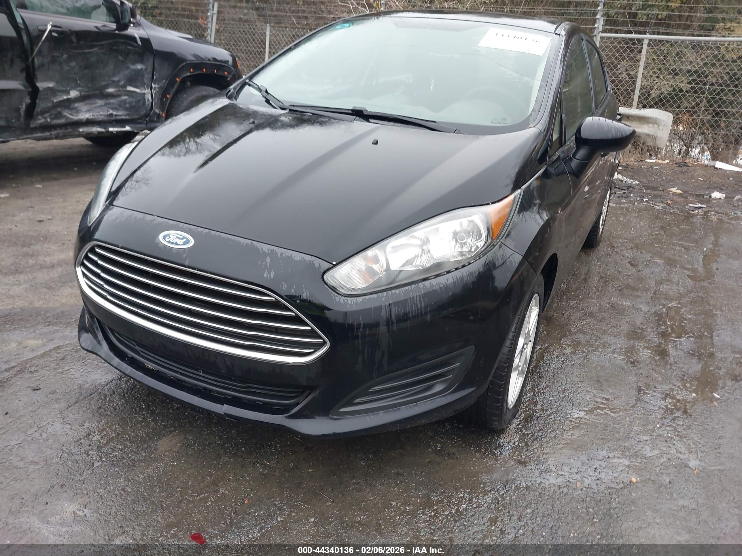 FORD FIESTA image 6