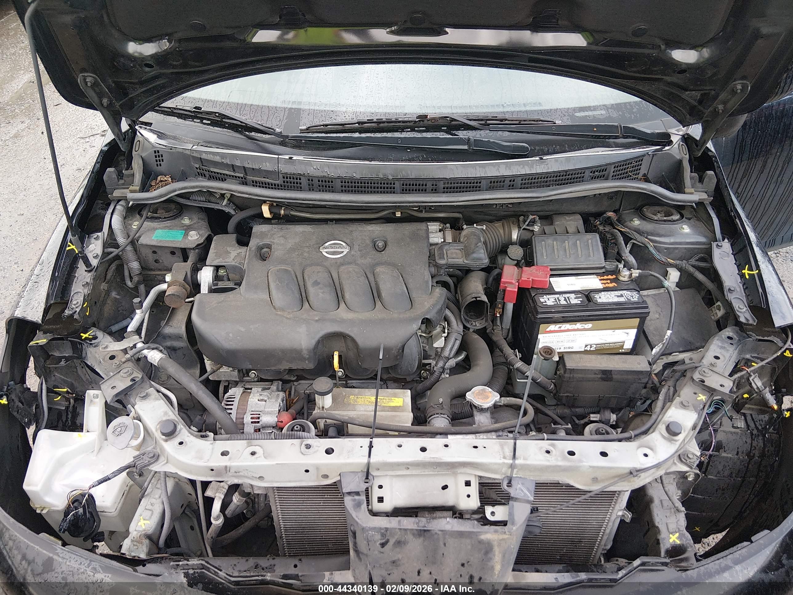 NISSAN VERSA image 10