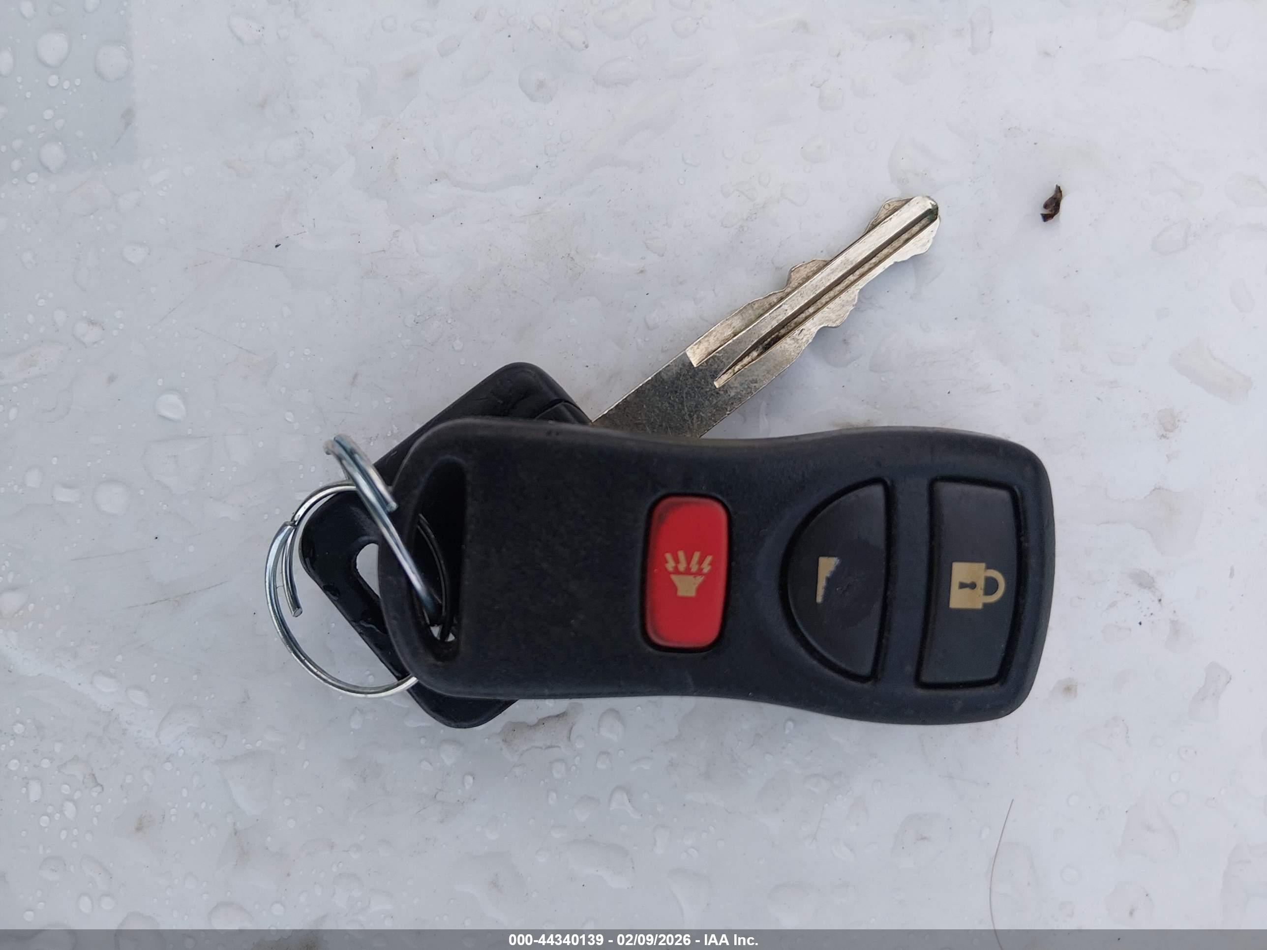 NISSAN VERSA image 11