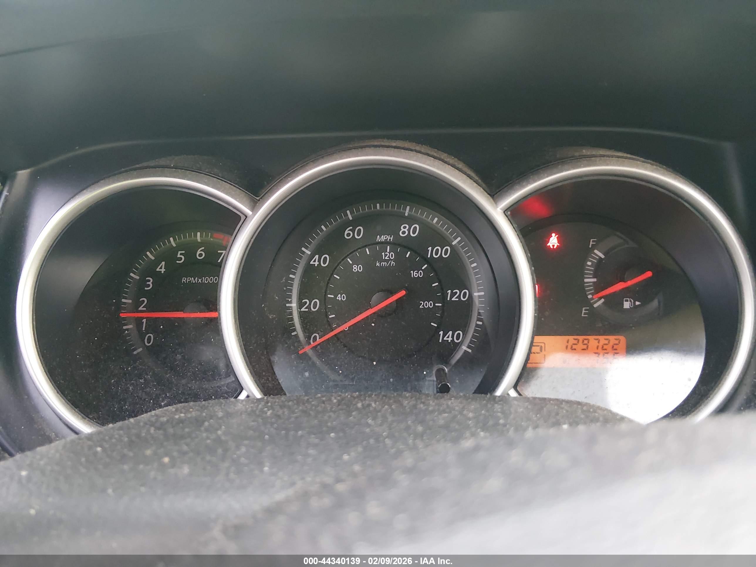 NISSAN VERSA image 7
