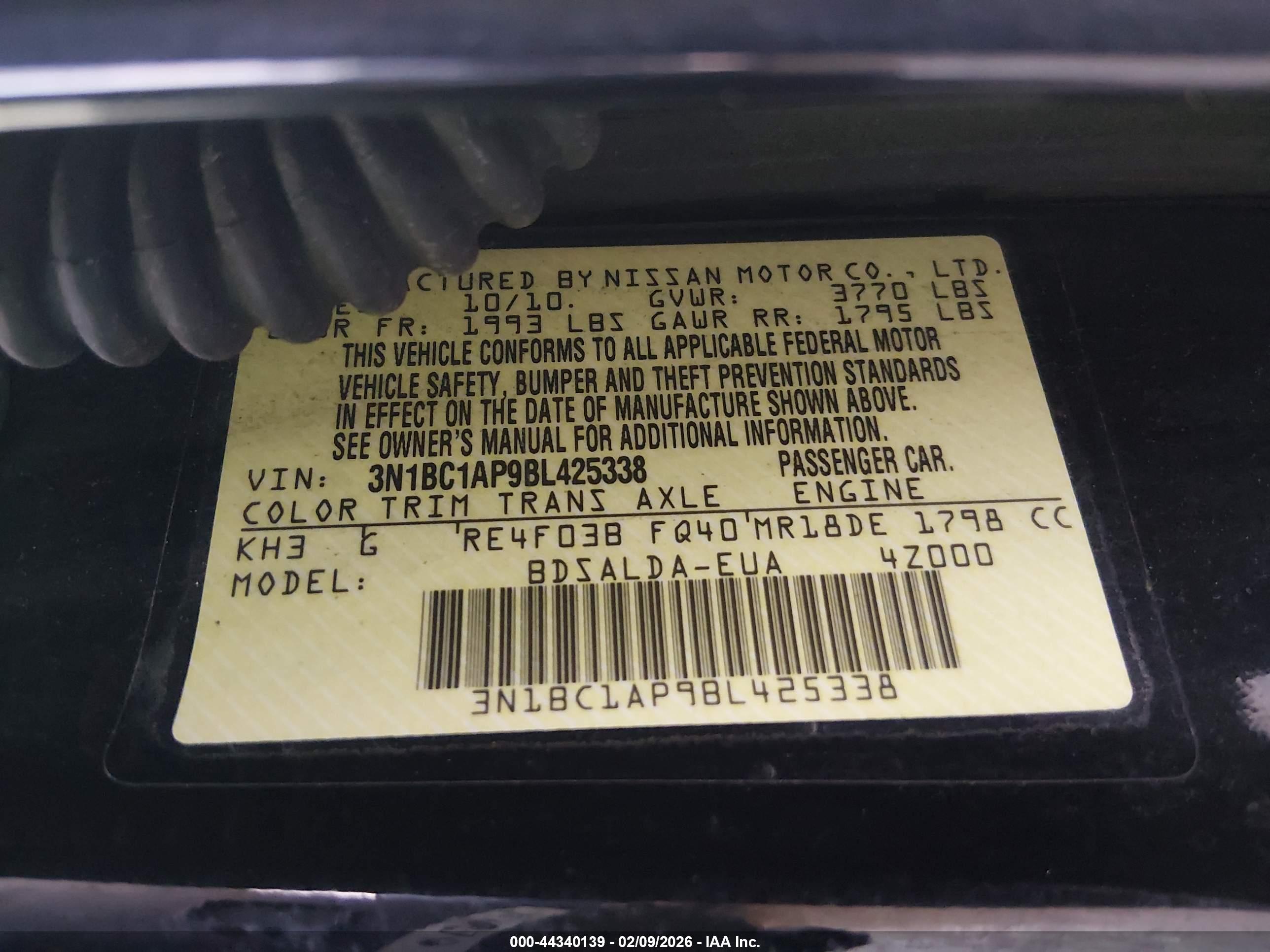 NISSAN VERSA image 9