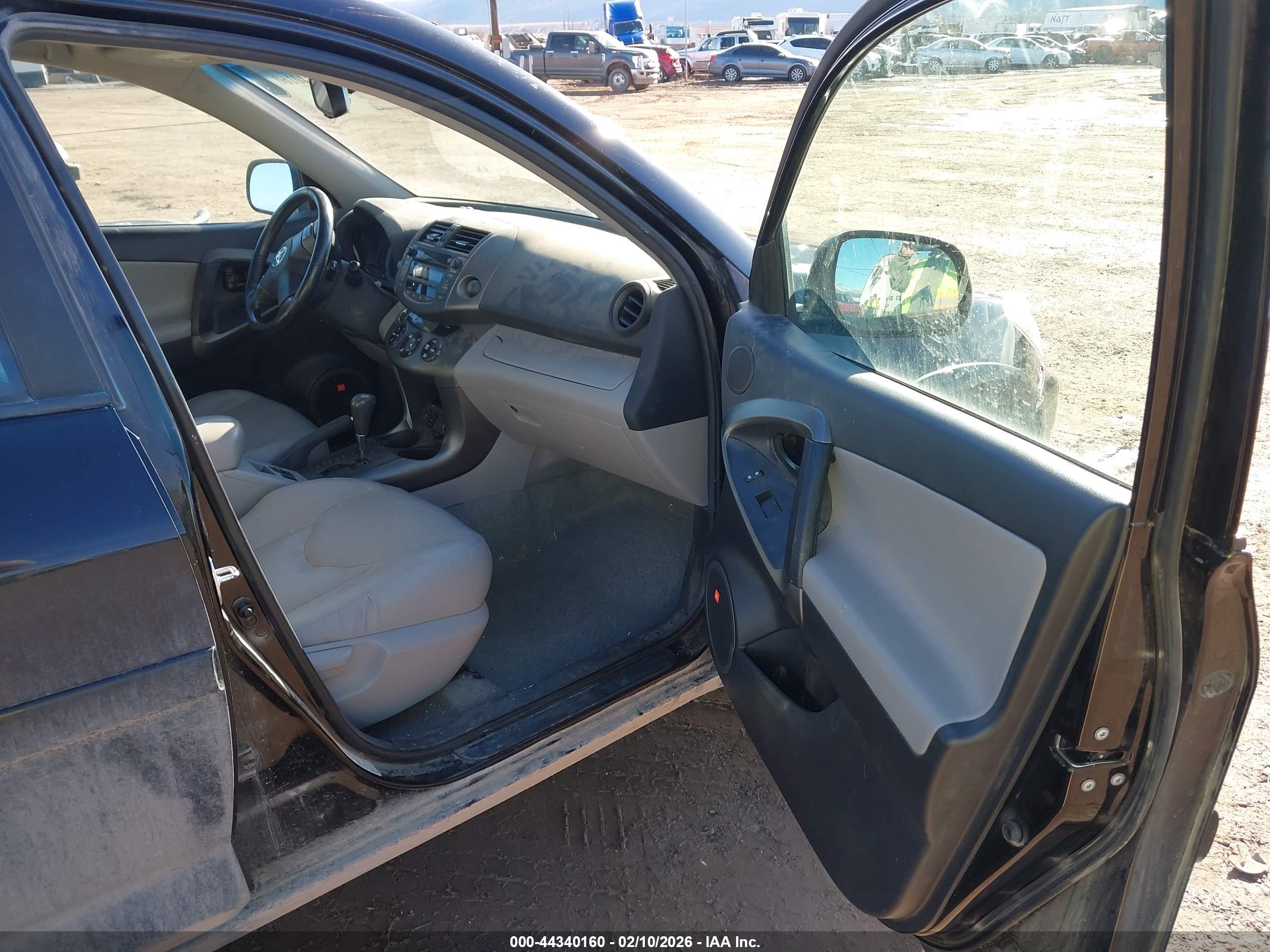 TOYOTA RAV4 image 5