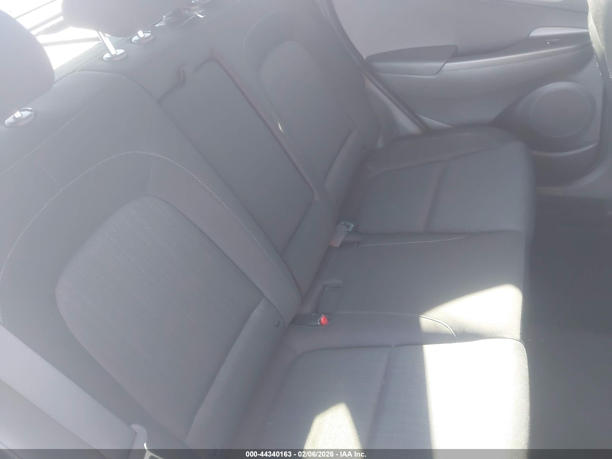 HYUNDAI KONA image 8