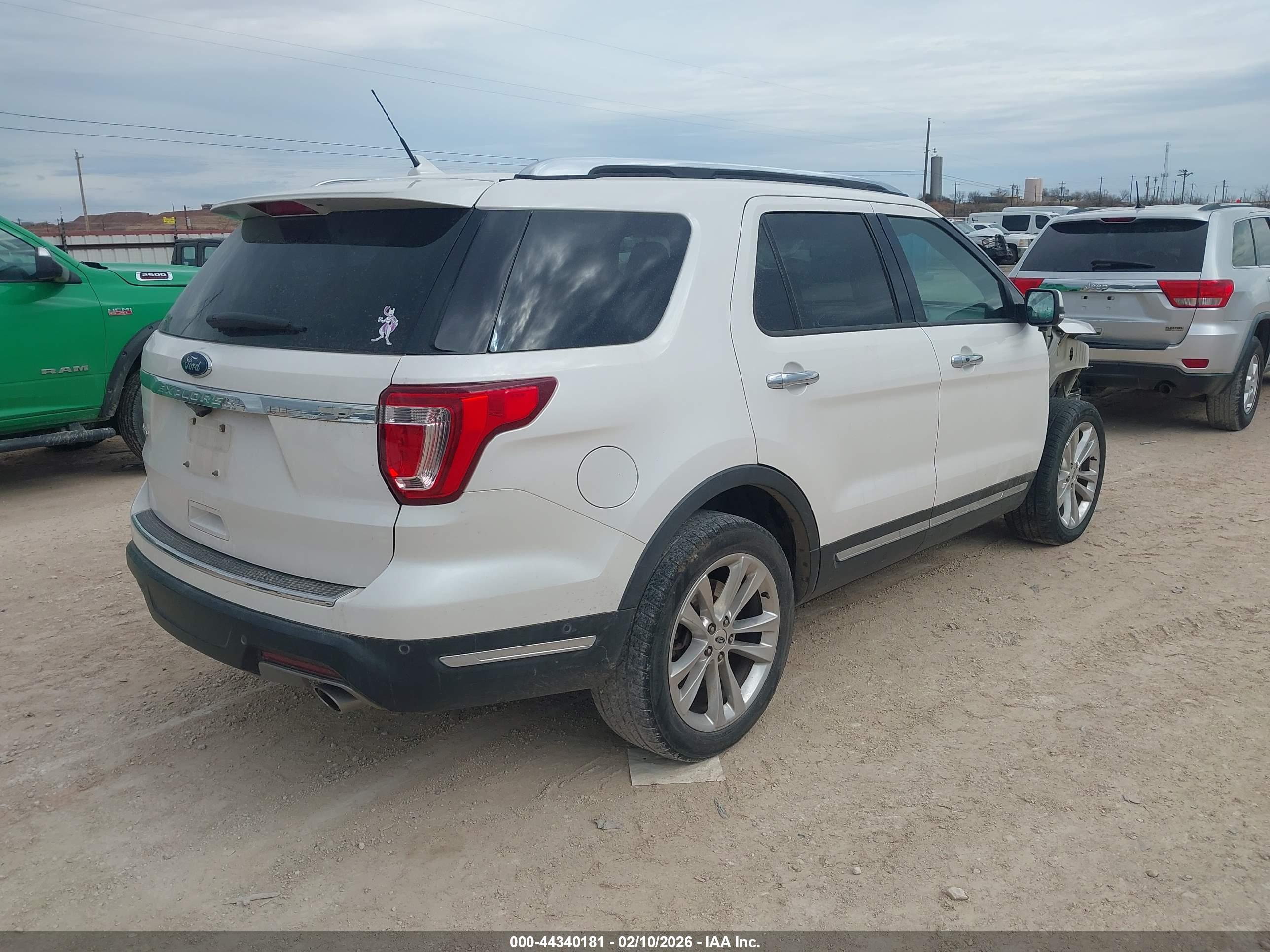 FORD EXPLORER image 4