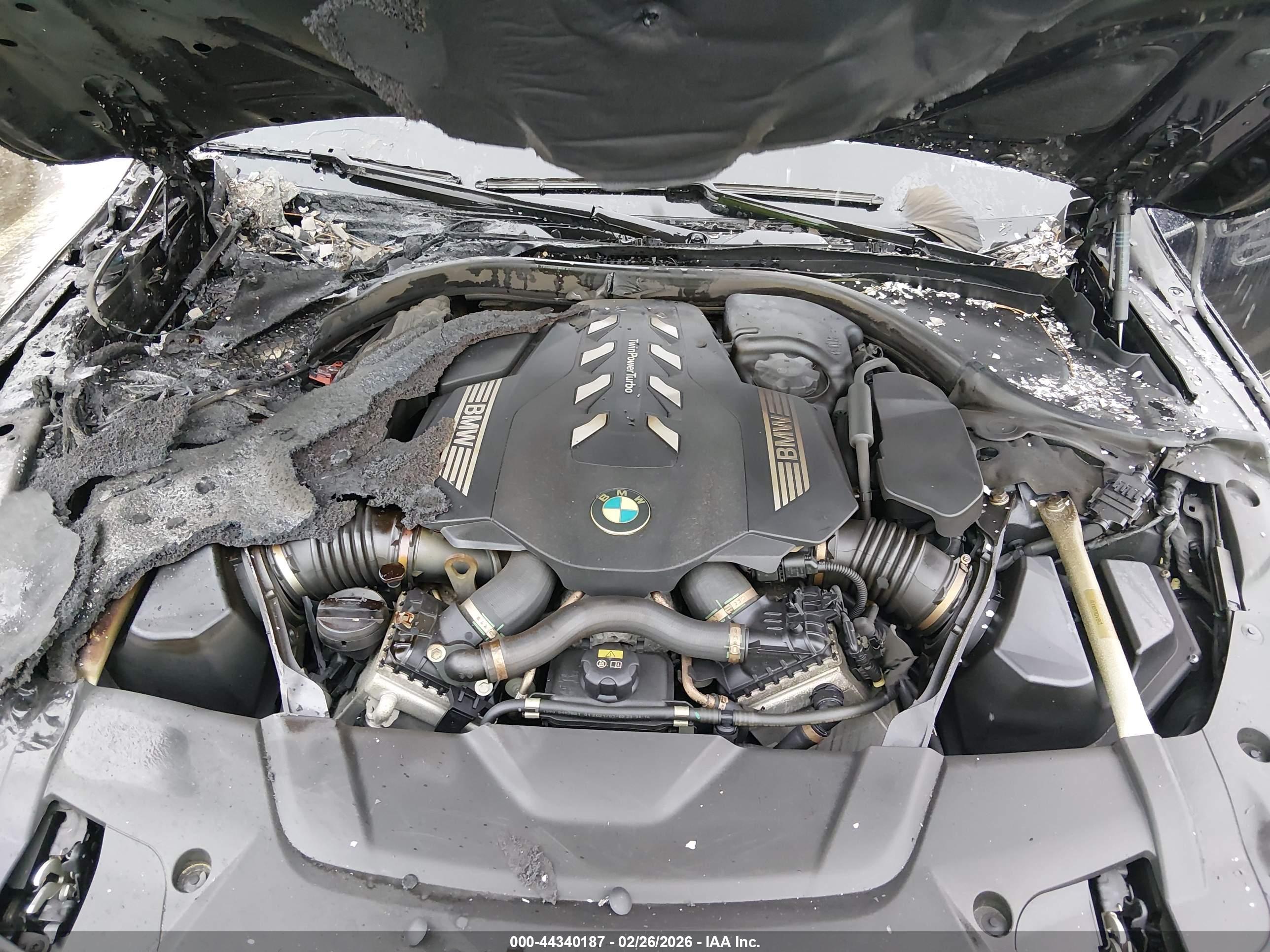 BMW 750 image 10