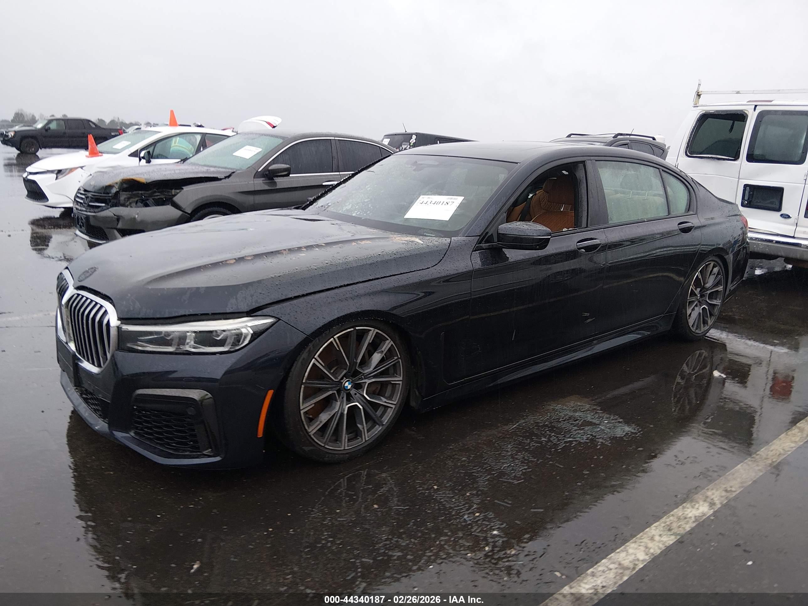 BMW 750 image 2
