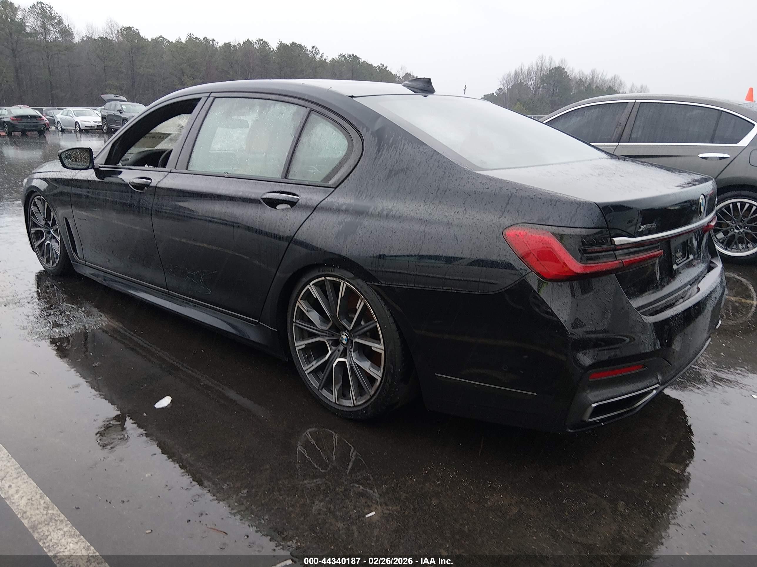 BMW 750 image 3
