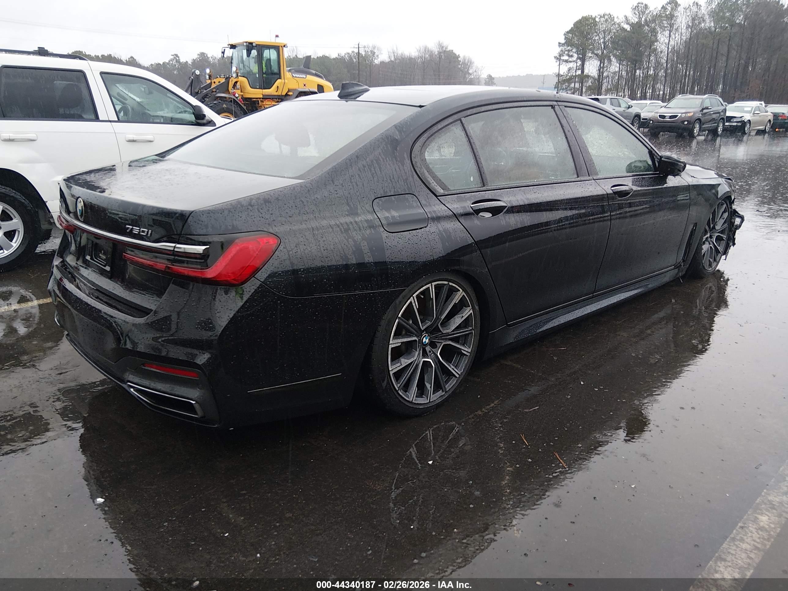 BMW 750 image 4