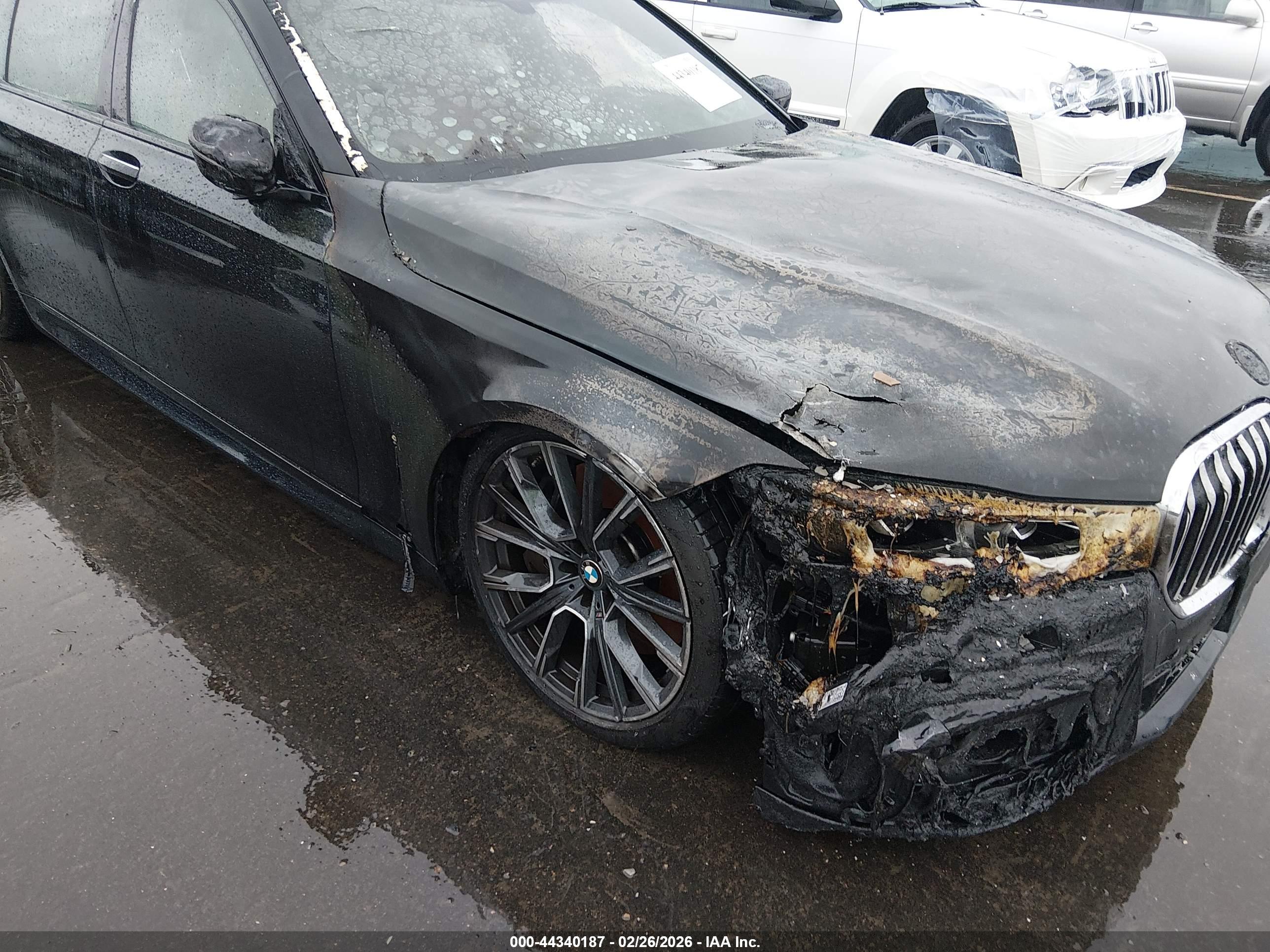 BMW 750 image 6