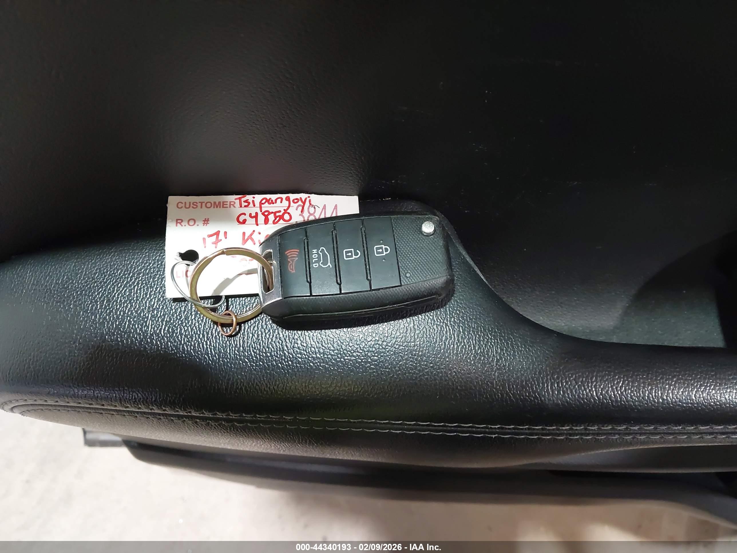 KIA SORENTO image 11