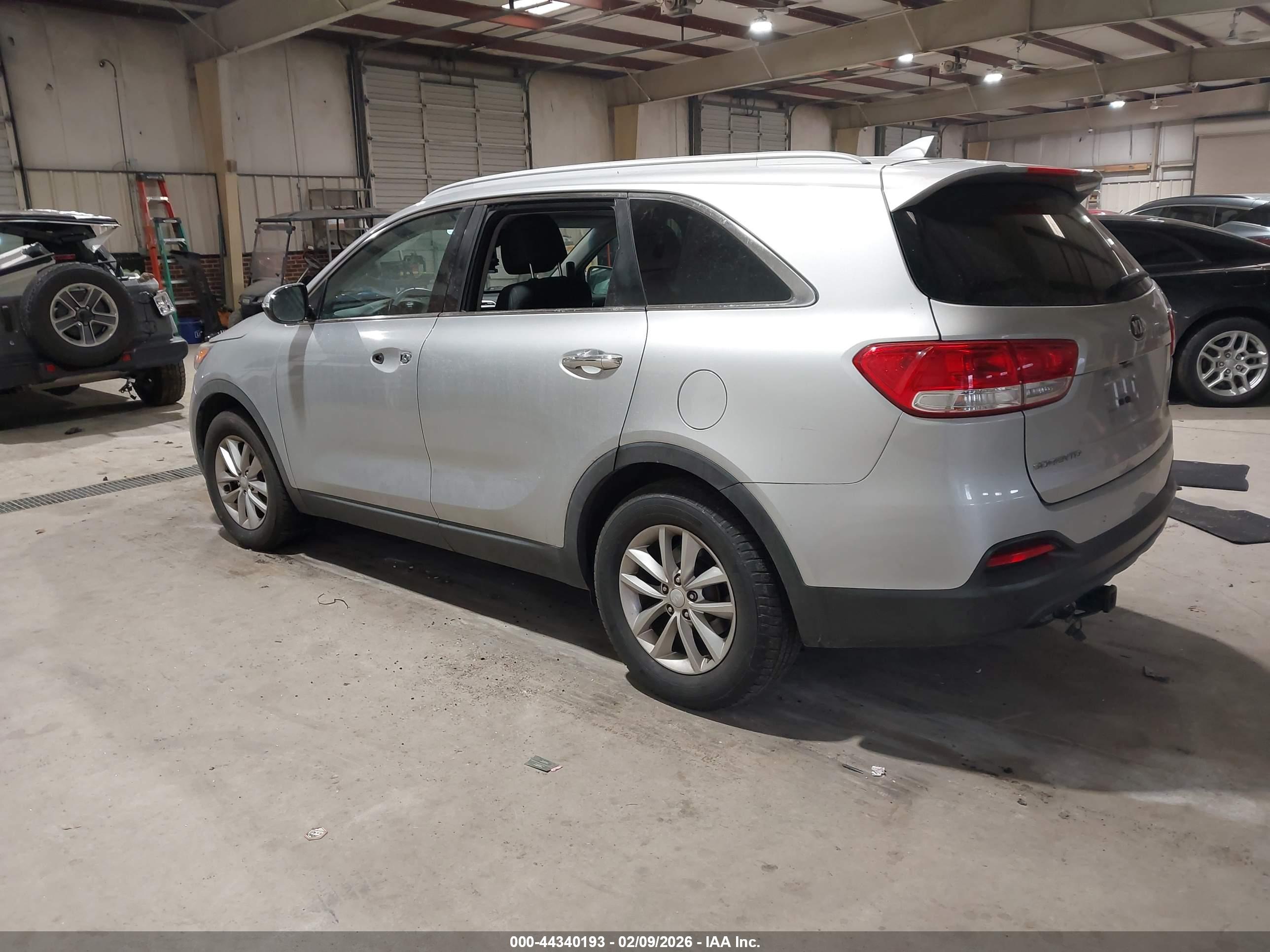 KIA SORENTO image 3