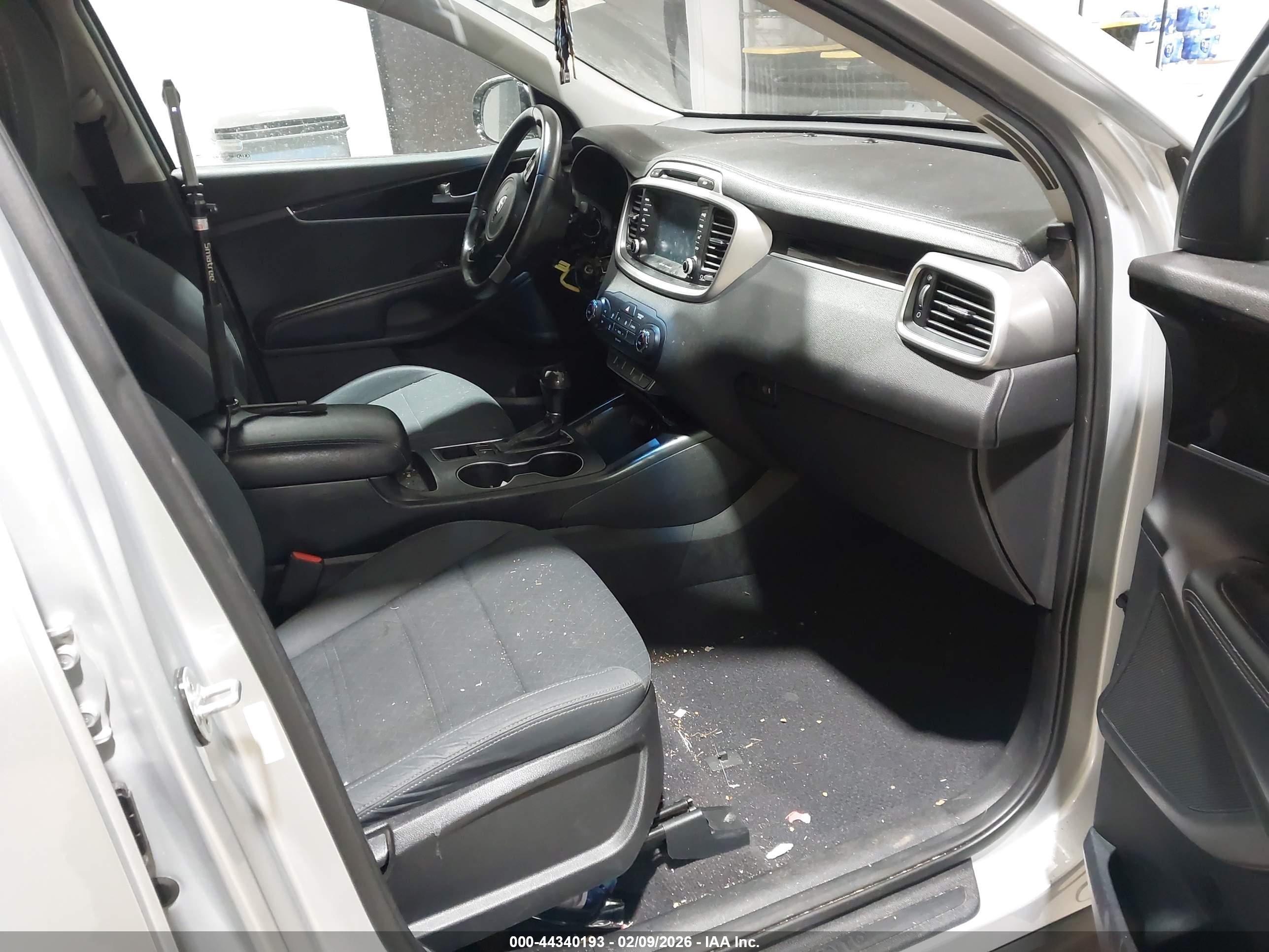 KIA SORENTO image 5
