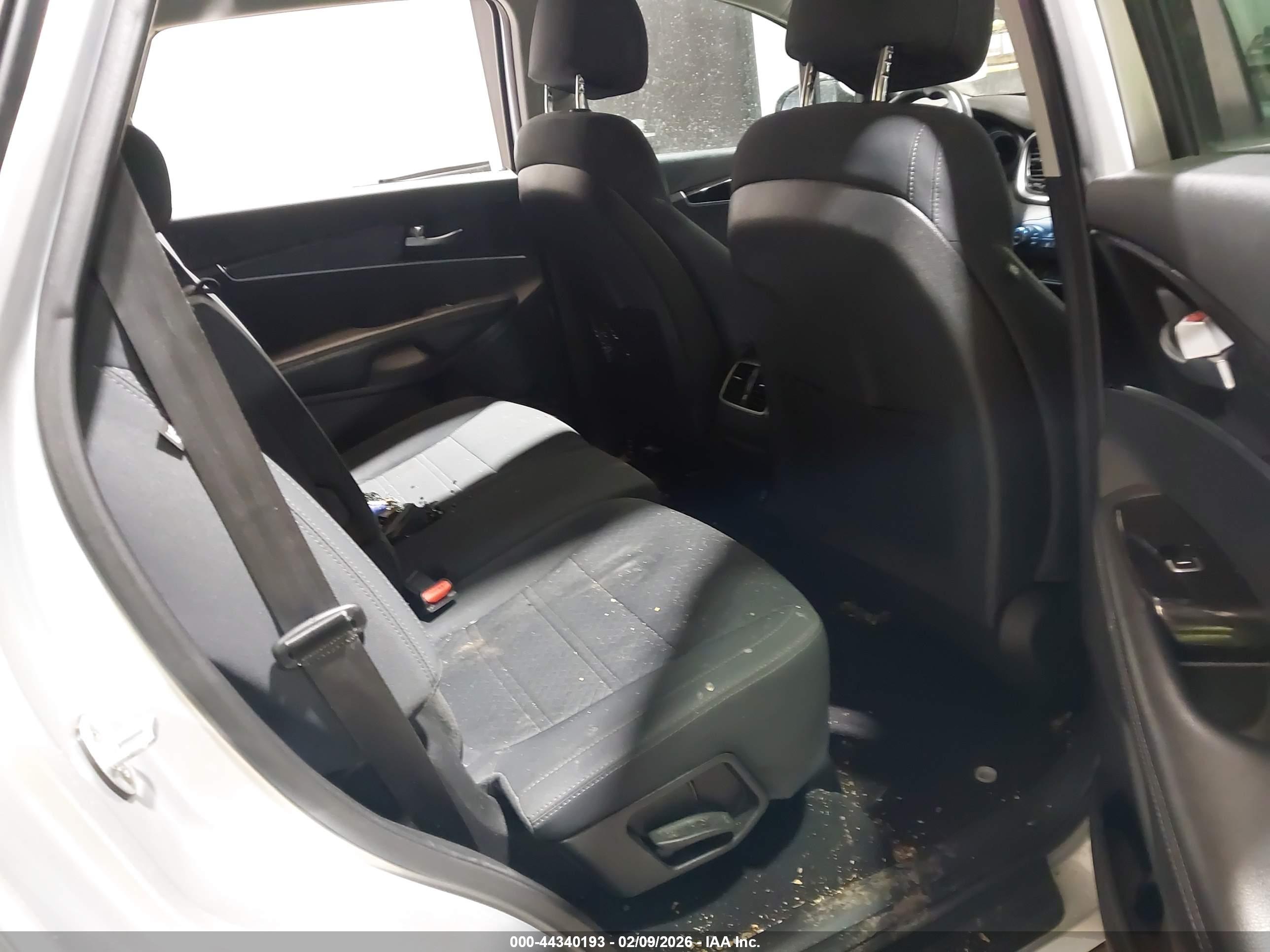 KIA SORENTO image 8