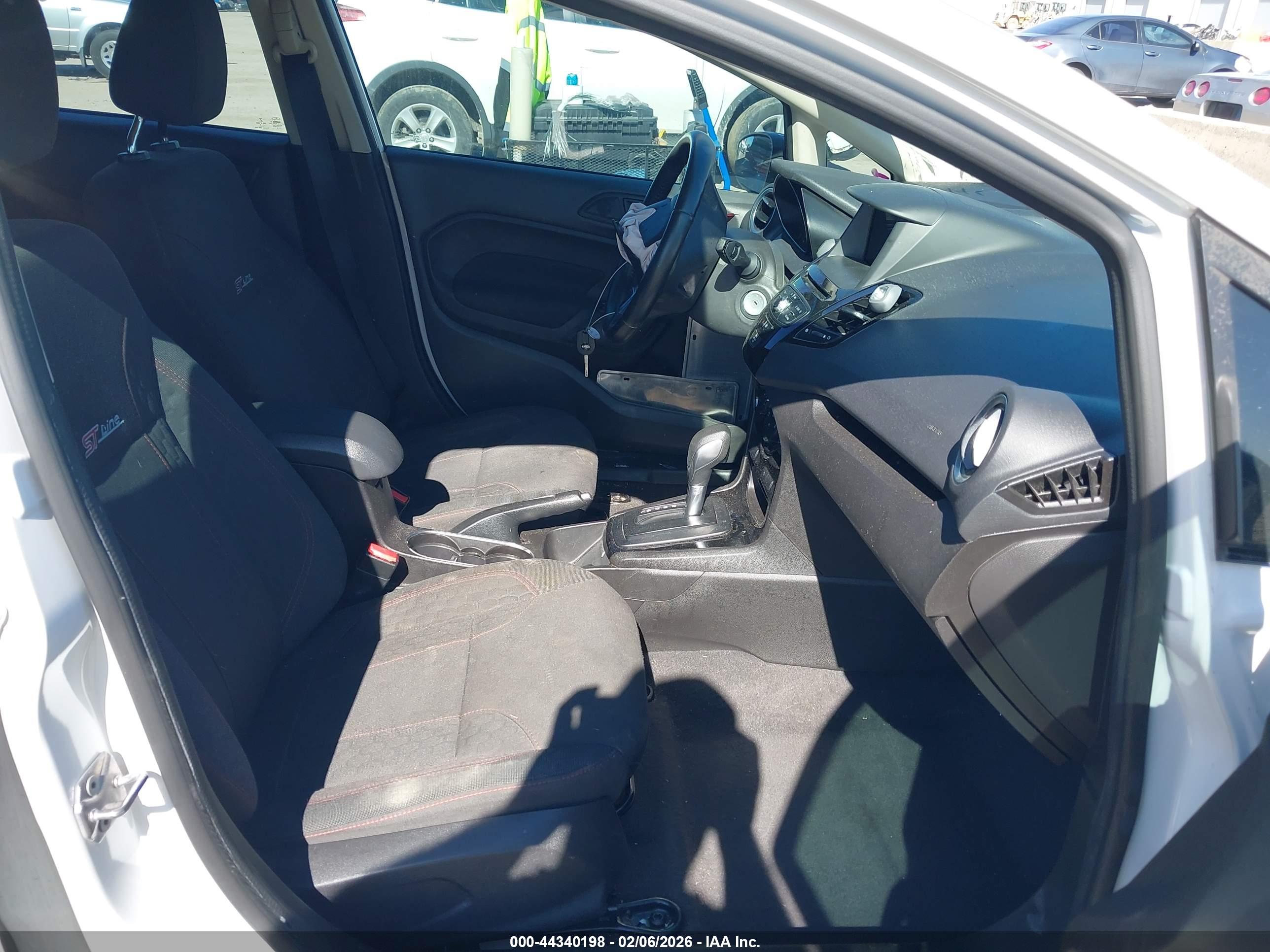 FORD FIESTA image 5