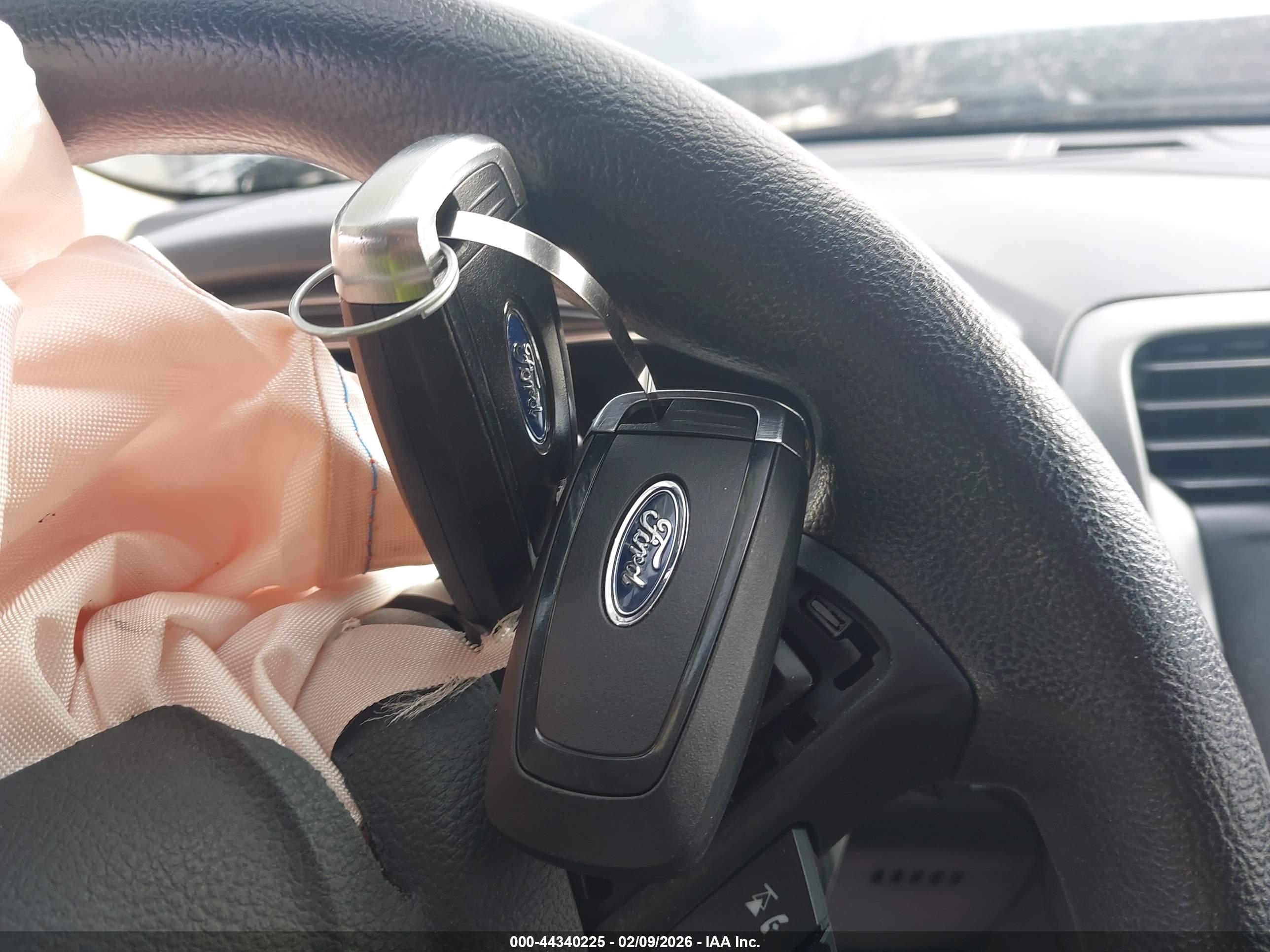 FORD FUSION image 11