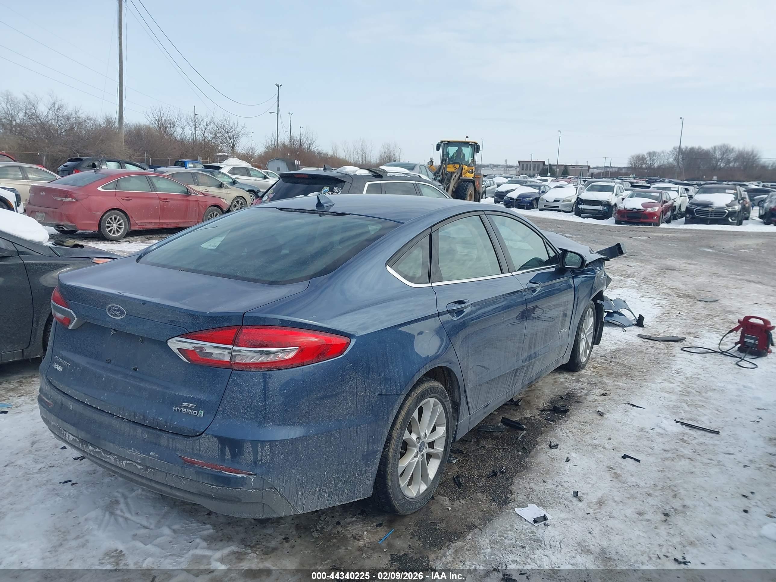 FORD FUSION image 4