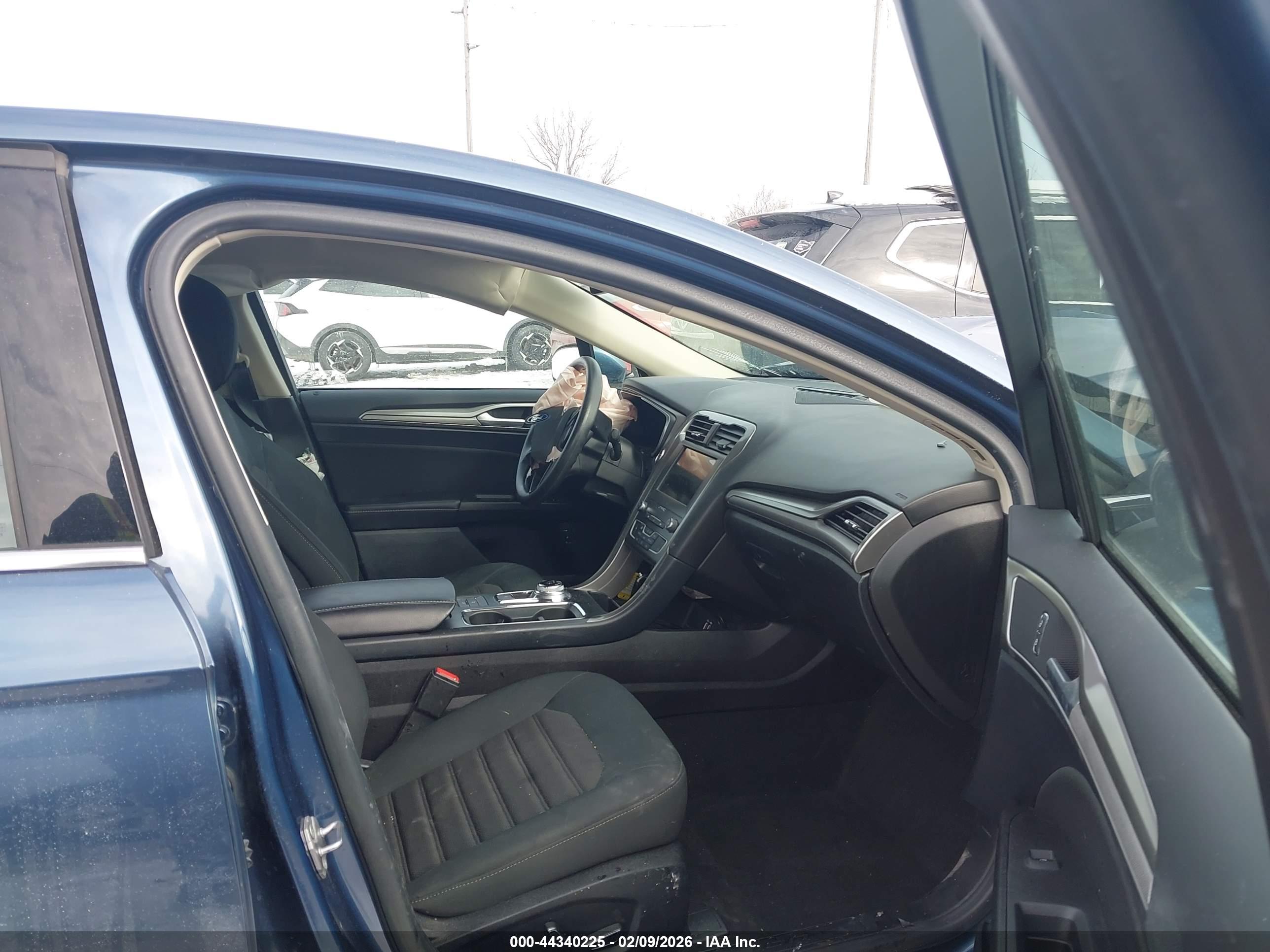 FORD FUSION image 5
