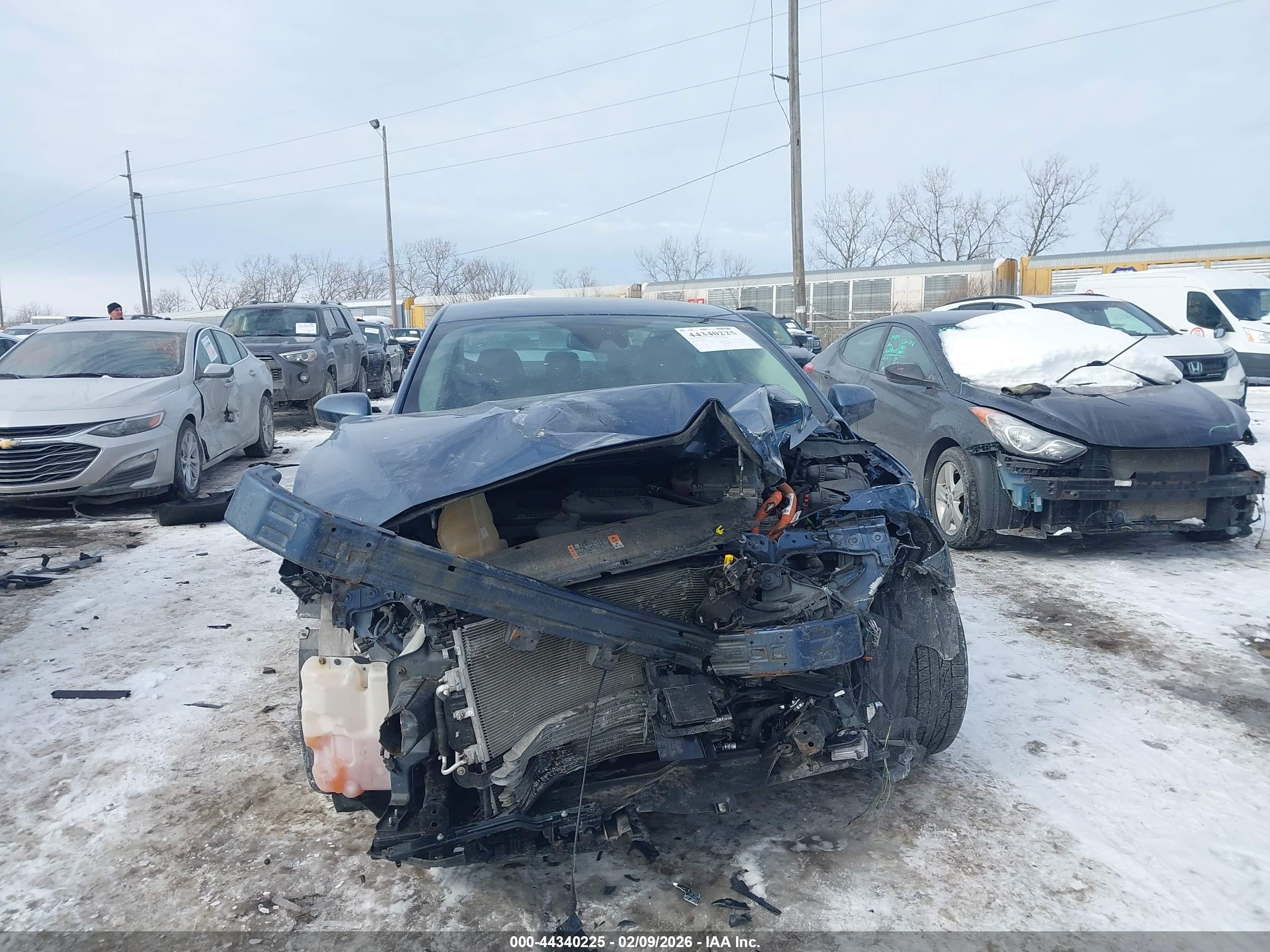 FORD FUSION image 6