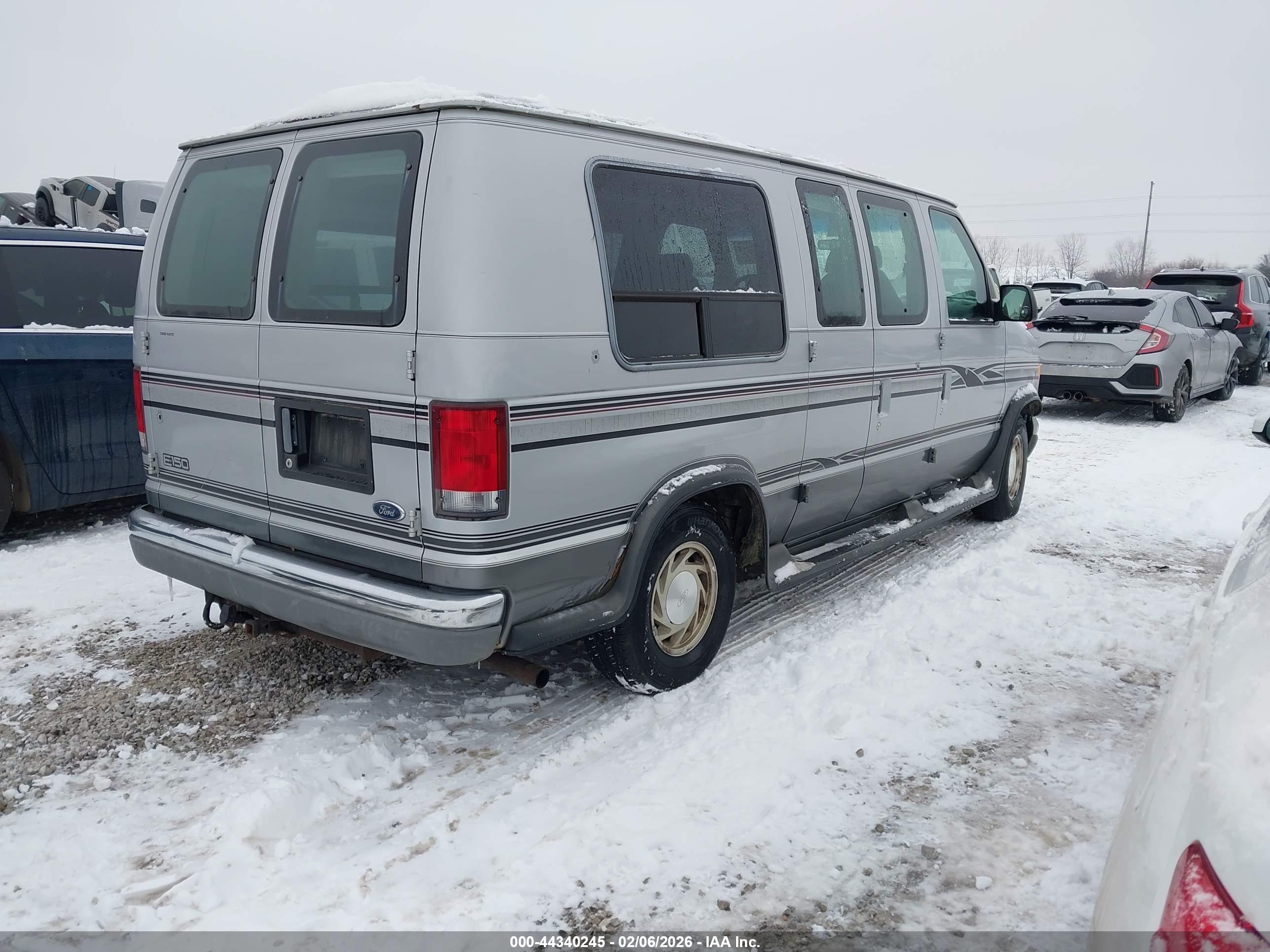 FORD E-150 image 4
