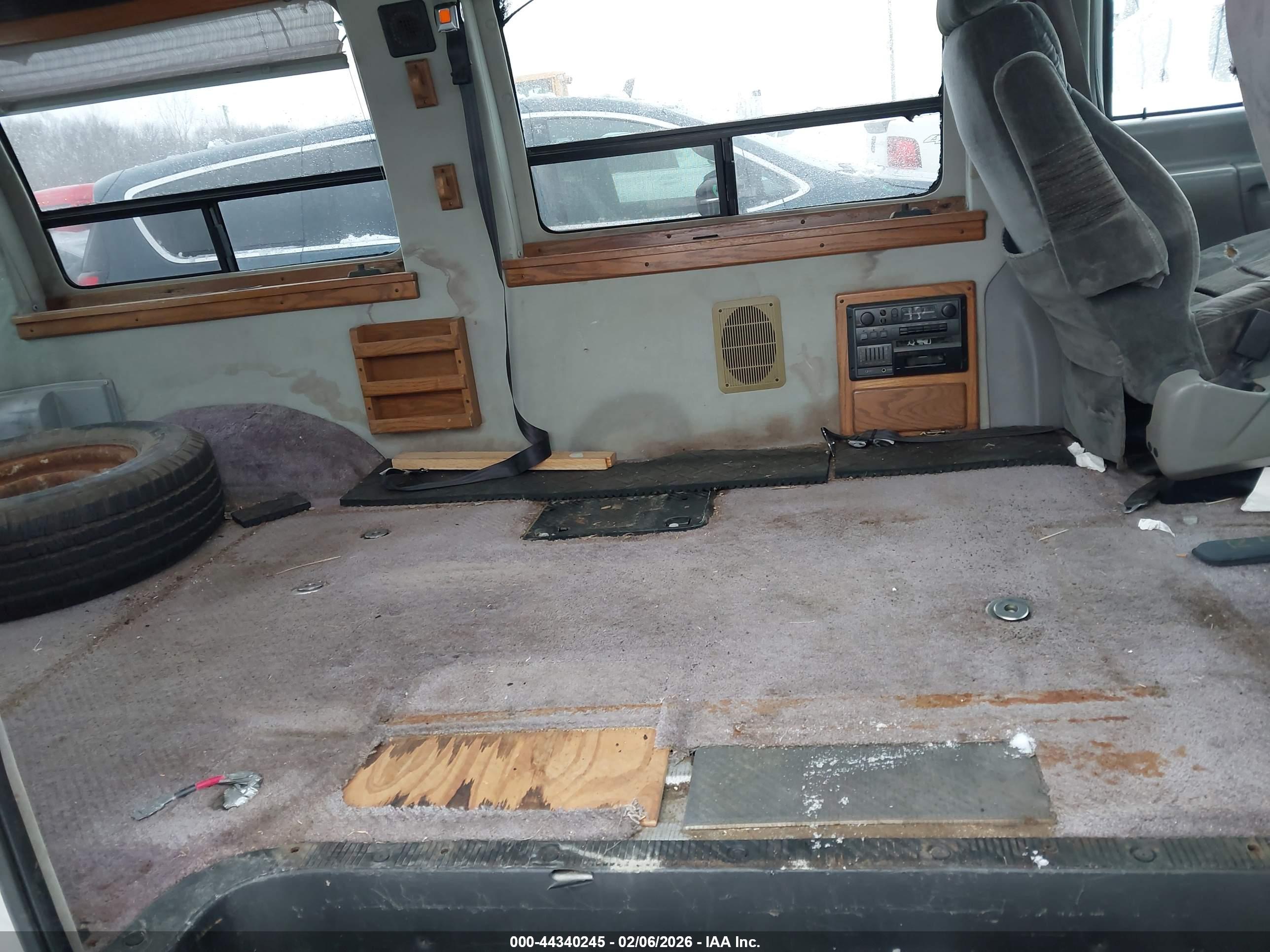FORD E-150 image 8