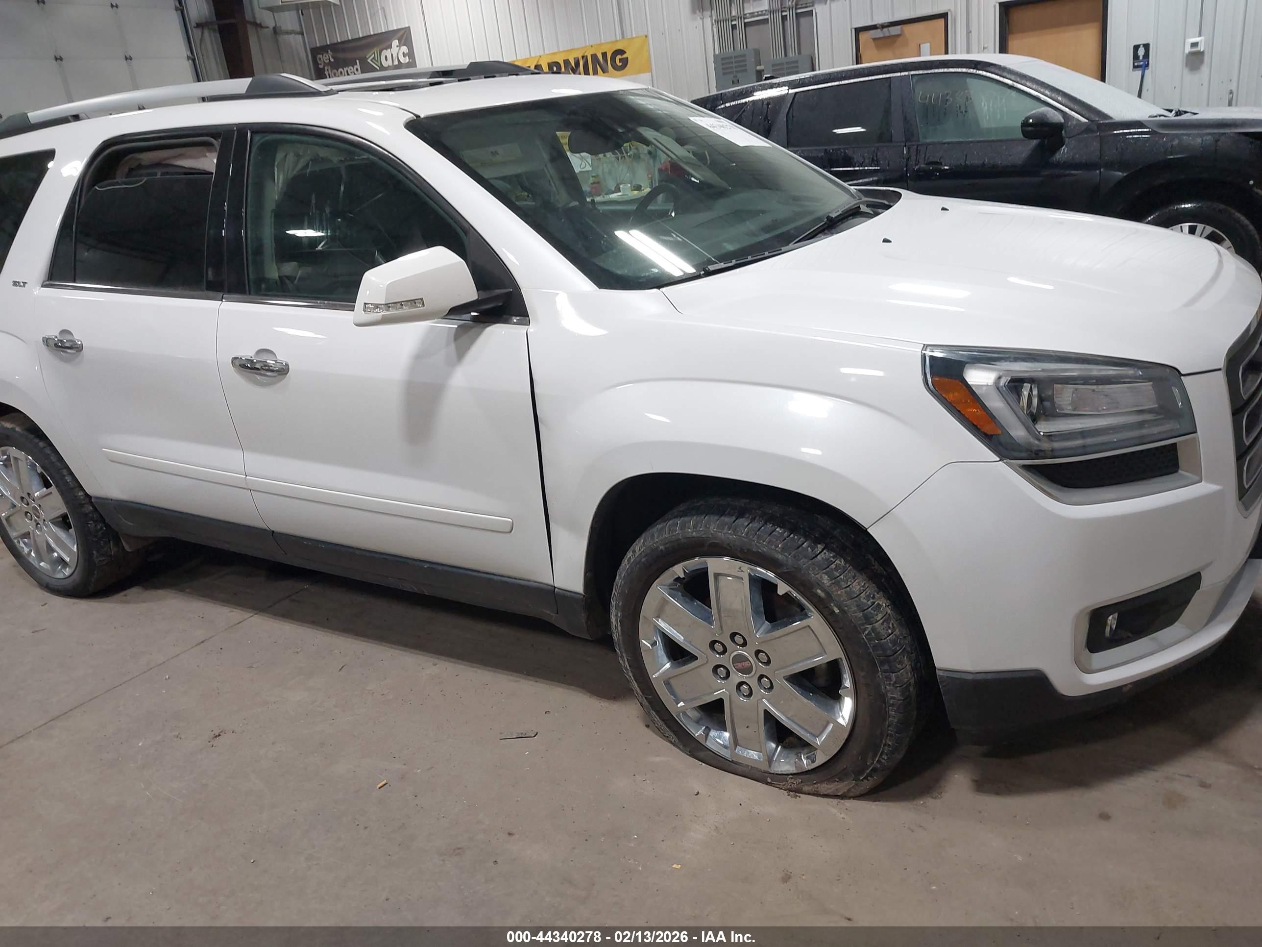 GMC ACADIA image 6