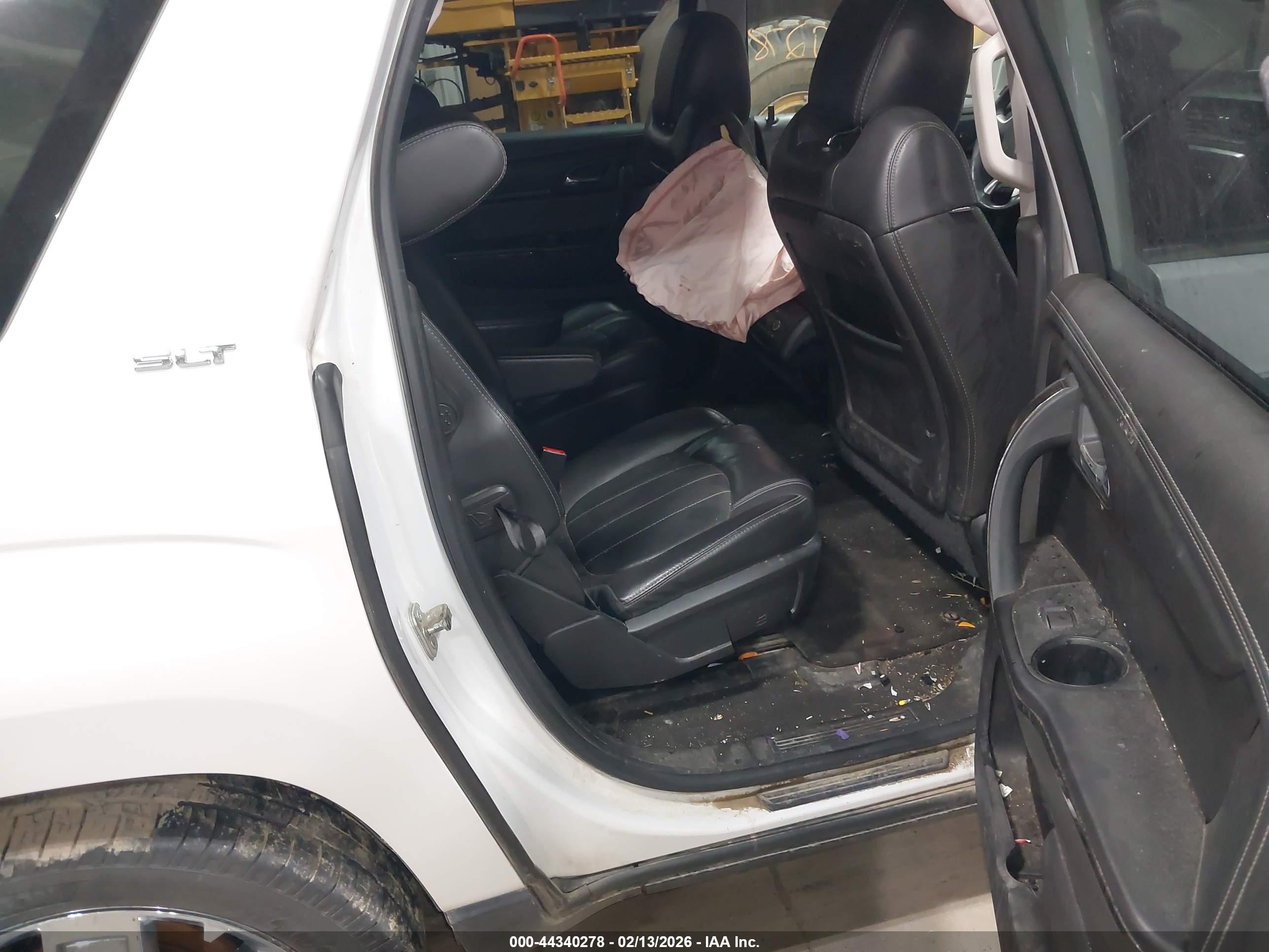 GMC ACADIA image 8