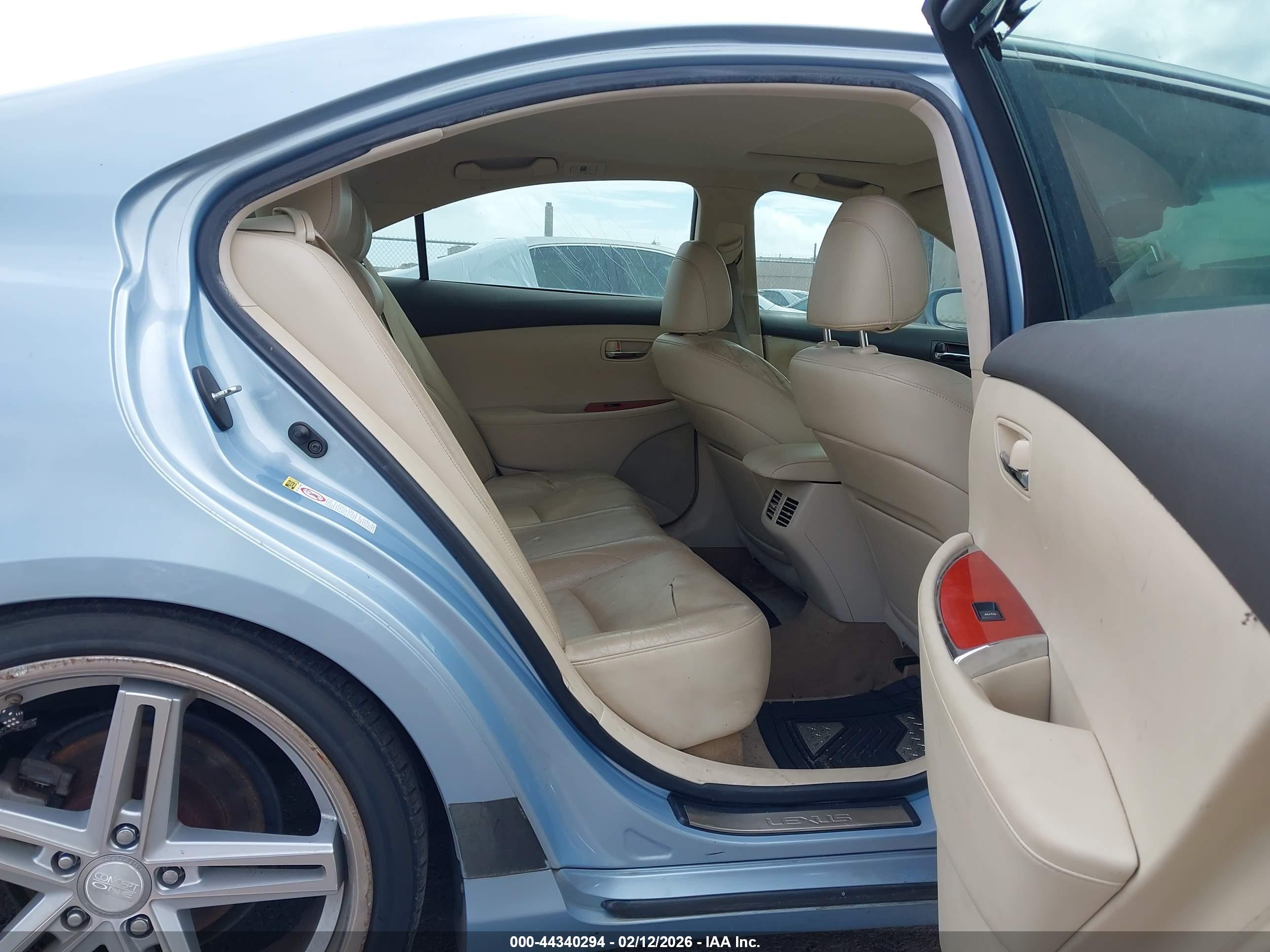 LEXUS ES image 8