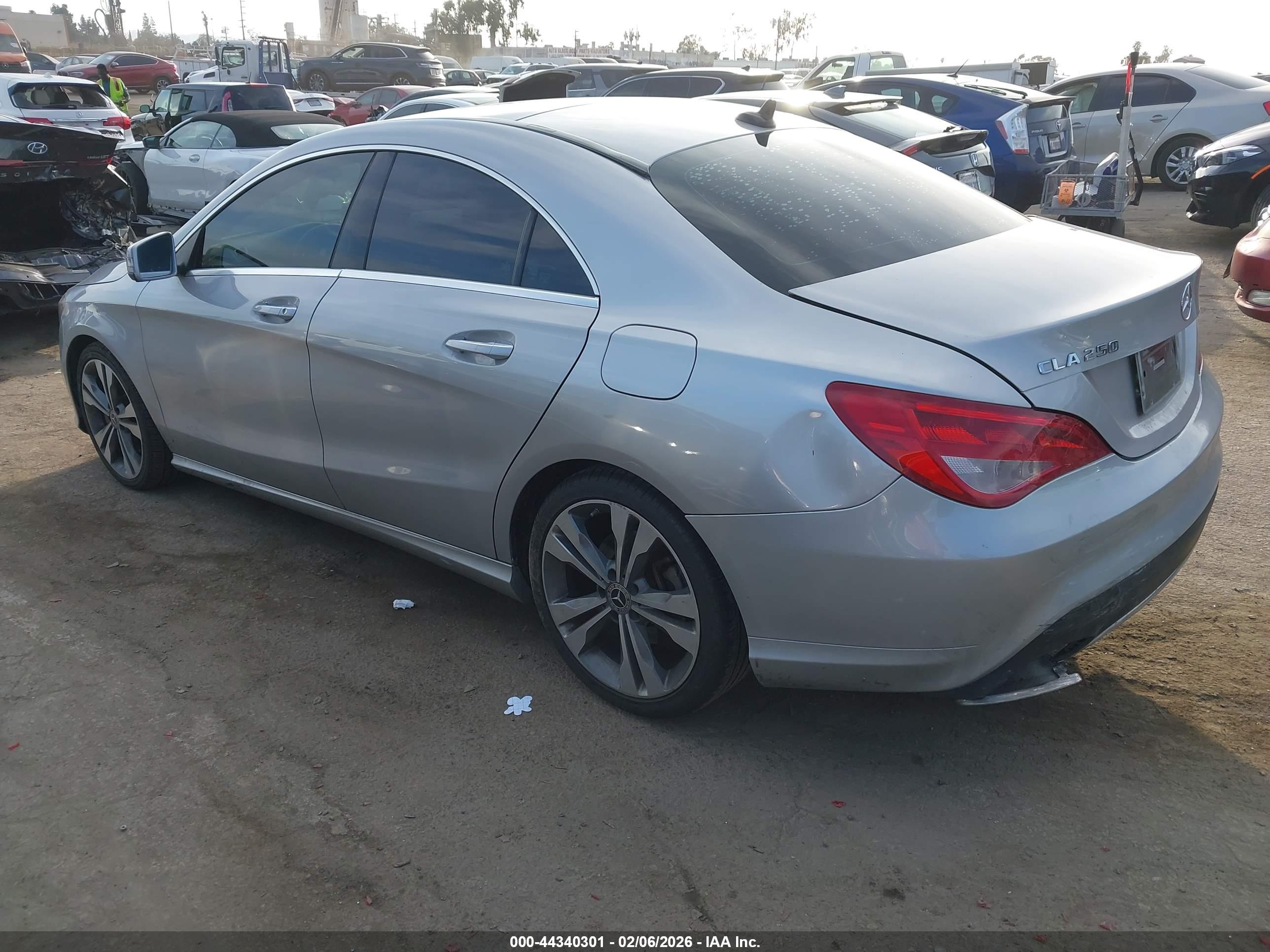 MERCEDES-BENZ CLA image 3