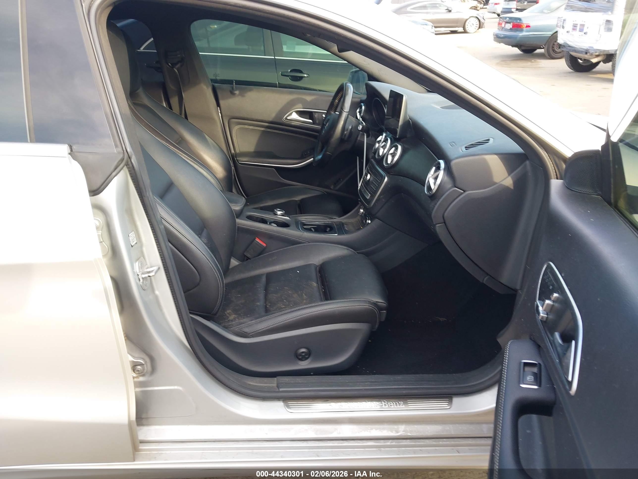 MERCEDES-BENZ CLA image 5