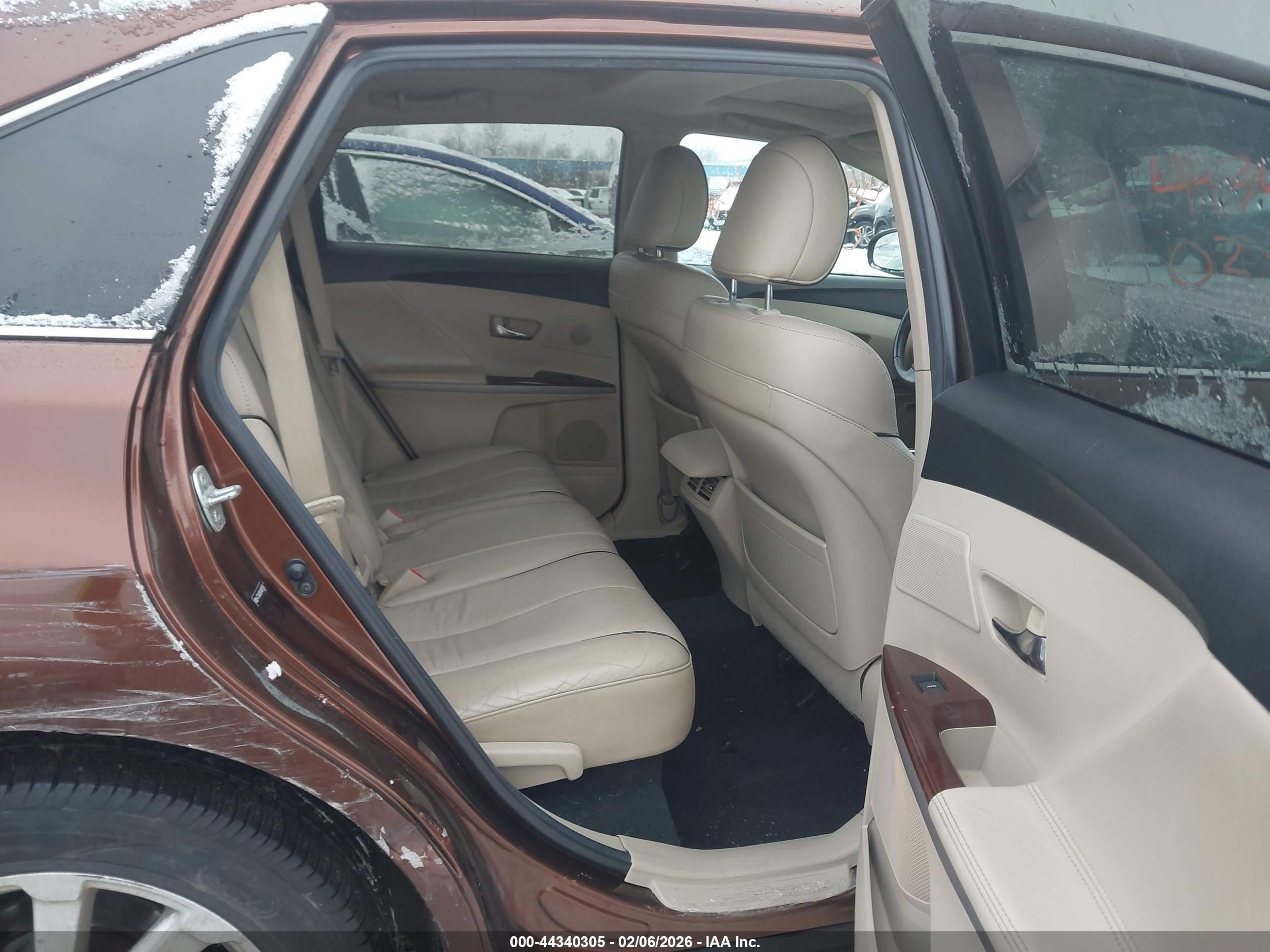 TOYOTA VENZA image 8