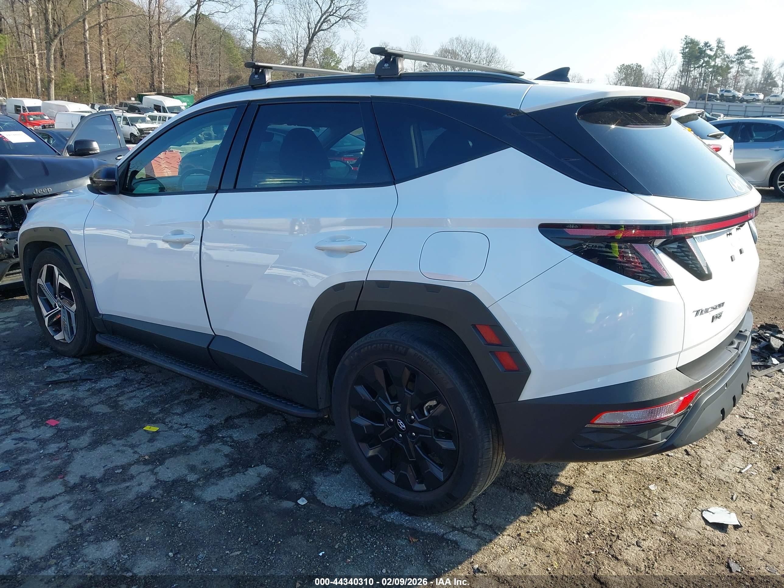 HYUNDAI TUCSON image 3
