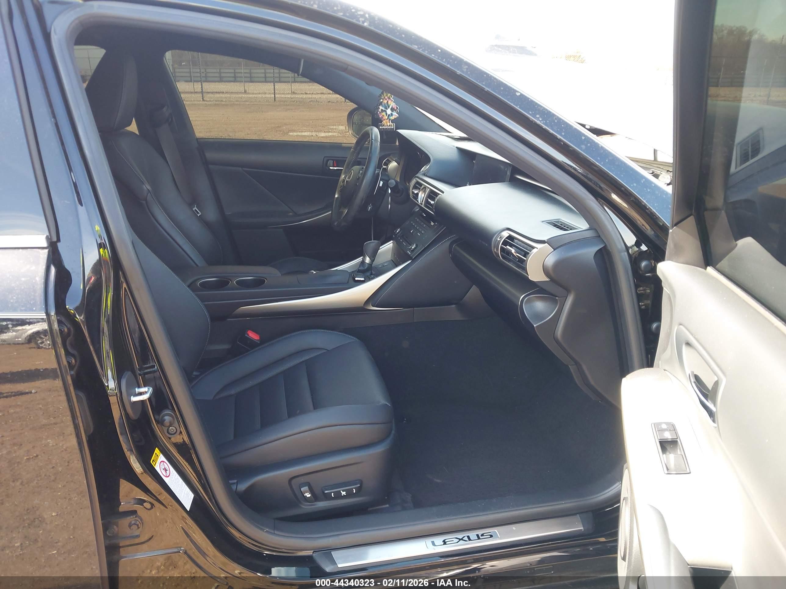 LEXUS IS image 5