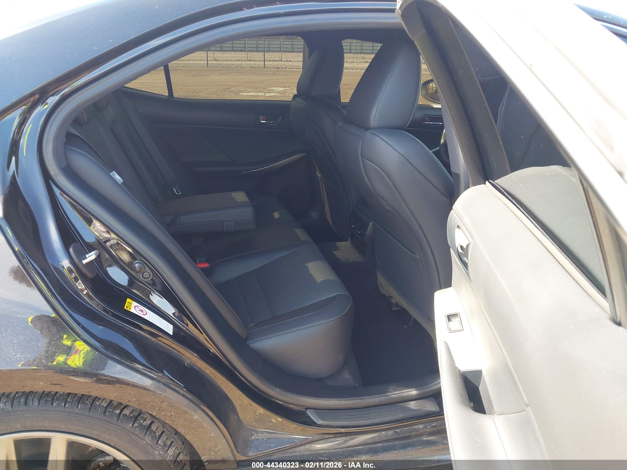 LEXUS IS image 8