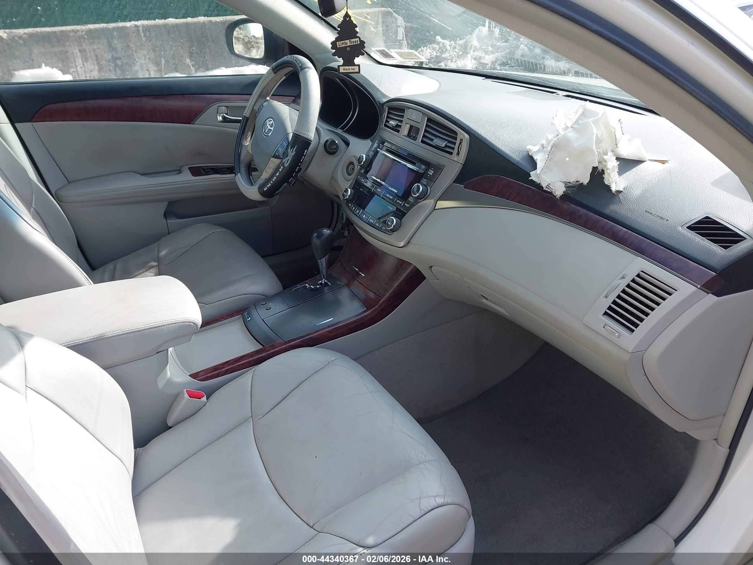 TOYOTA AVALON image 5