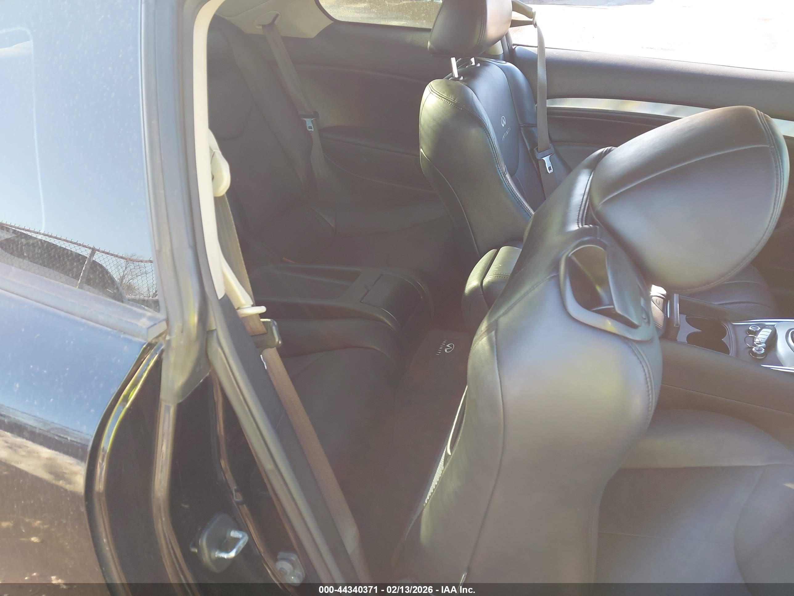 INFINITI G37 image 8