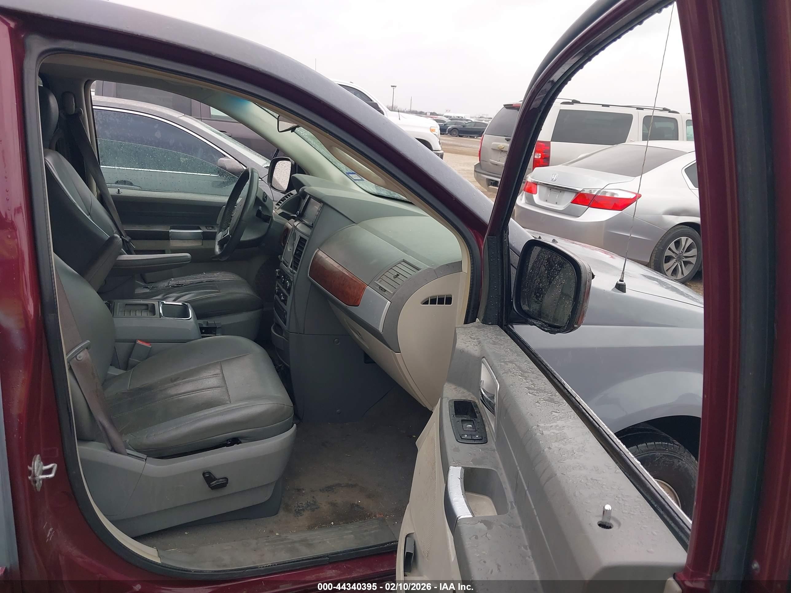CHRYSLER TOWN image 5