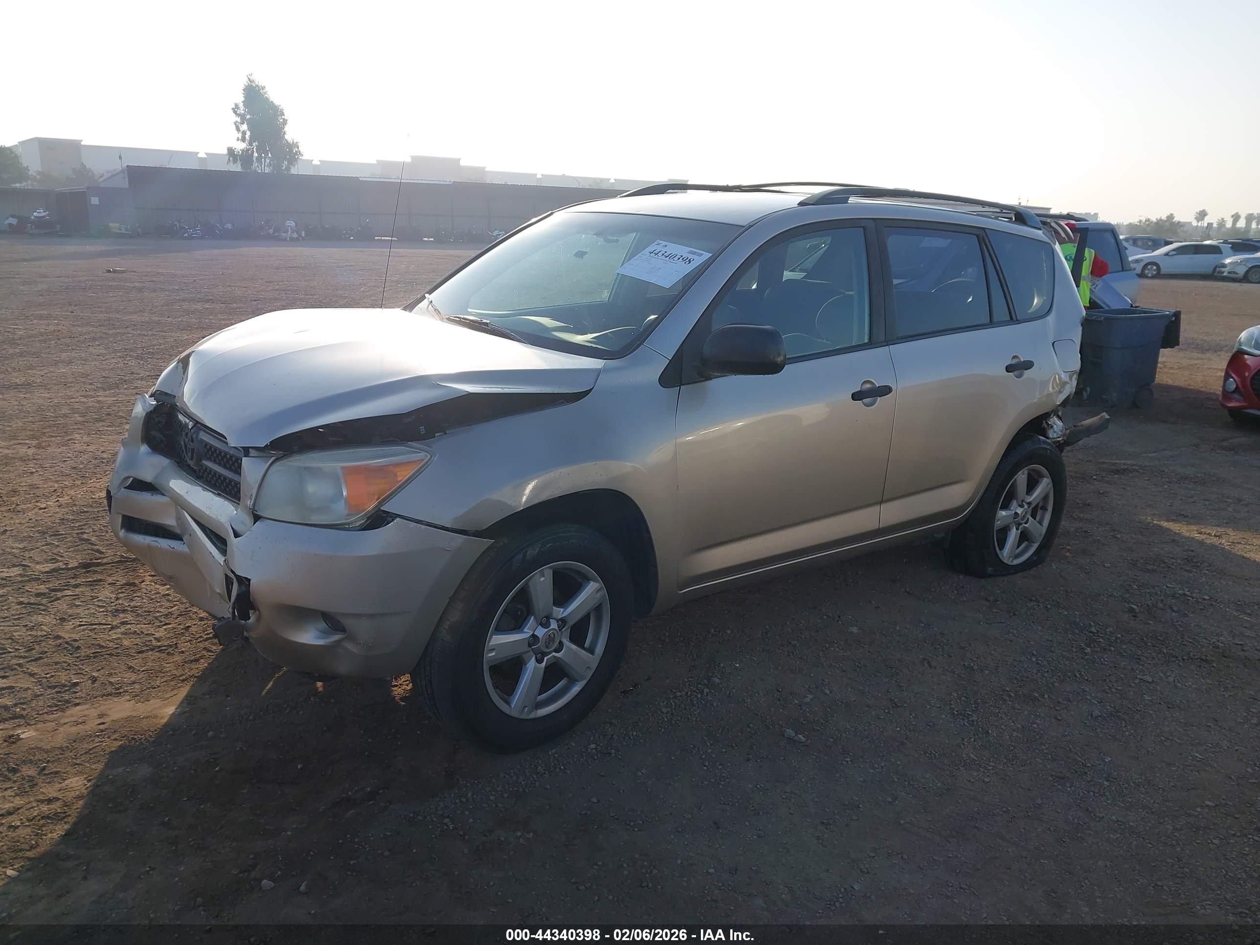 TOYOTA RAV4 image 2