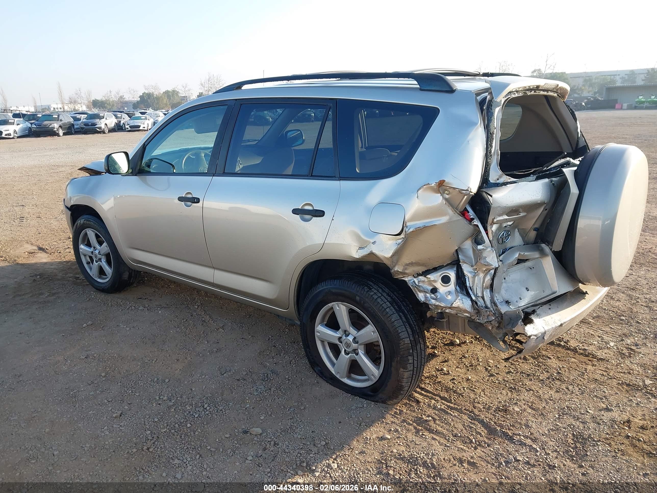 TOYOTA RAV4 image 3