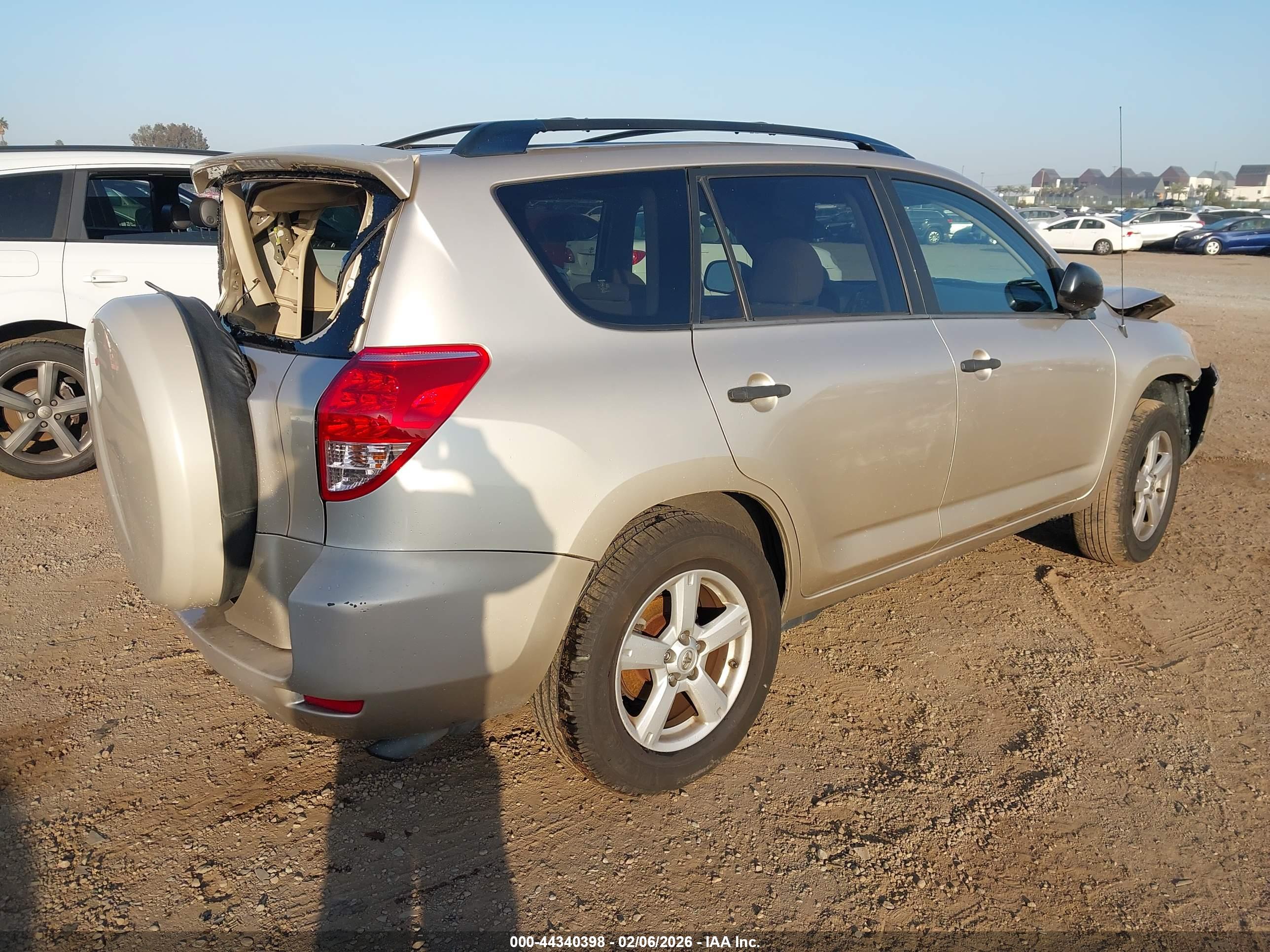 TOYOTA RAV4 image 4