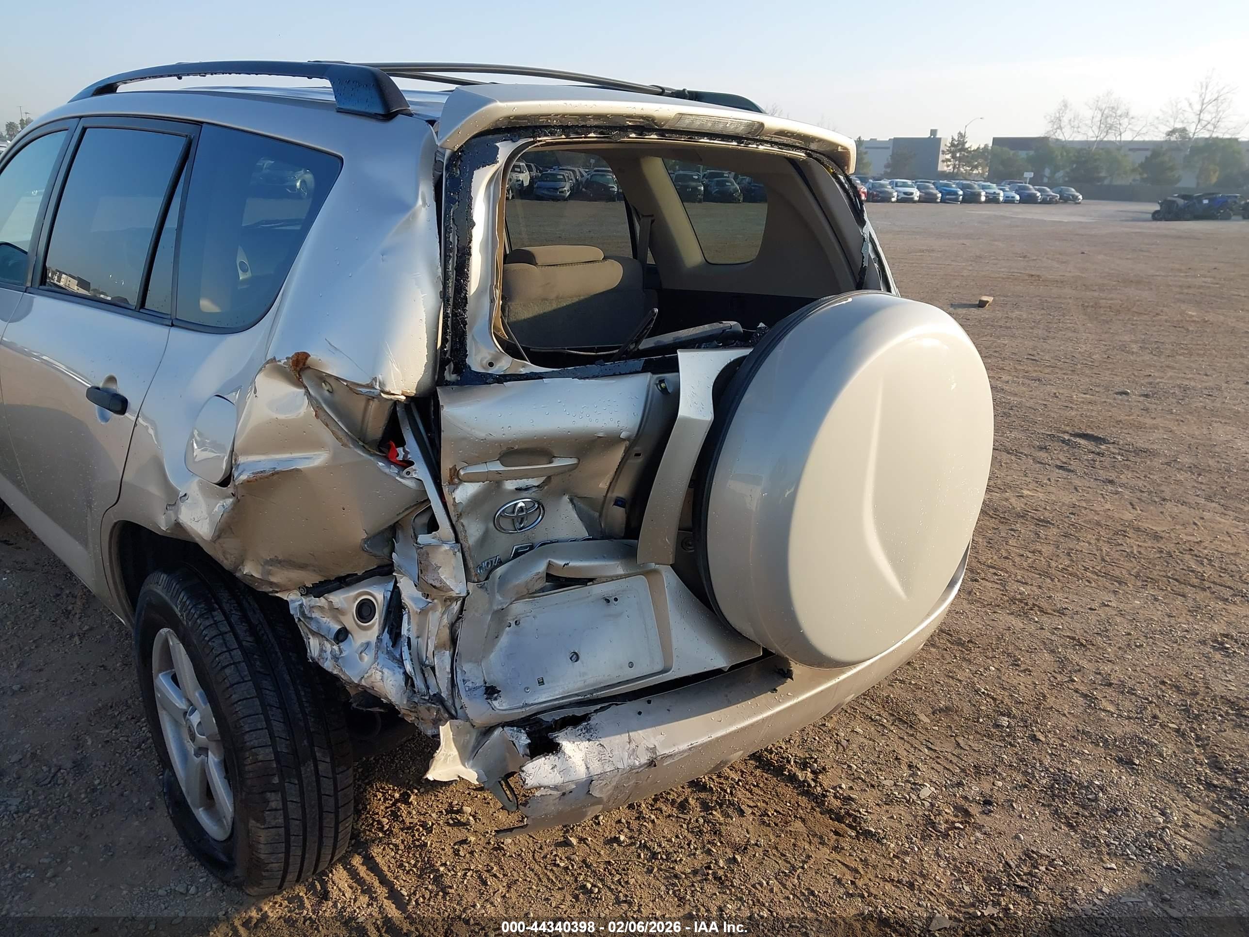 TOYOTA RAV4 image 6